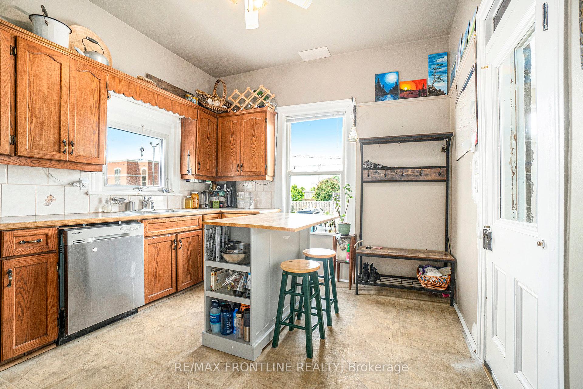 Photo 8 of 29 Strathcona Street, Smiths Falls — HOMEH