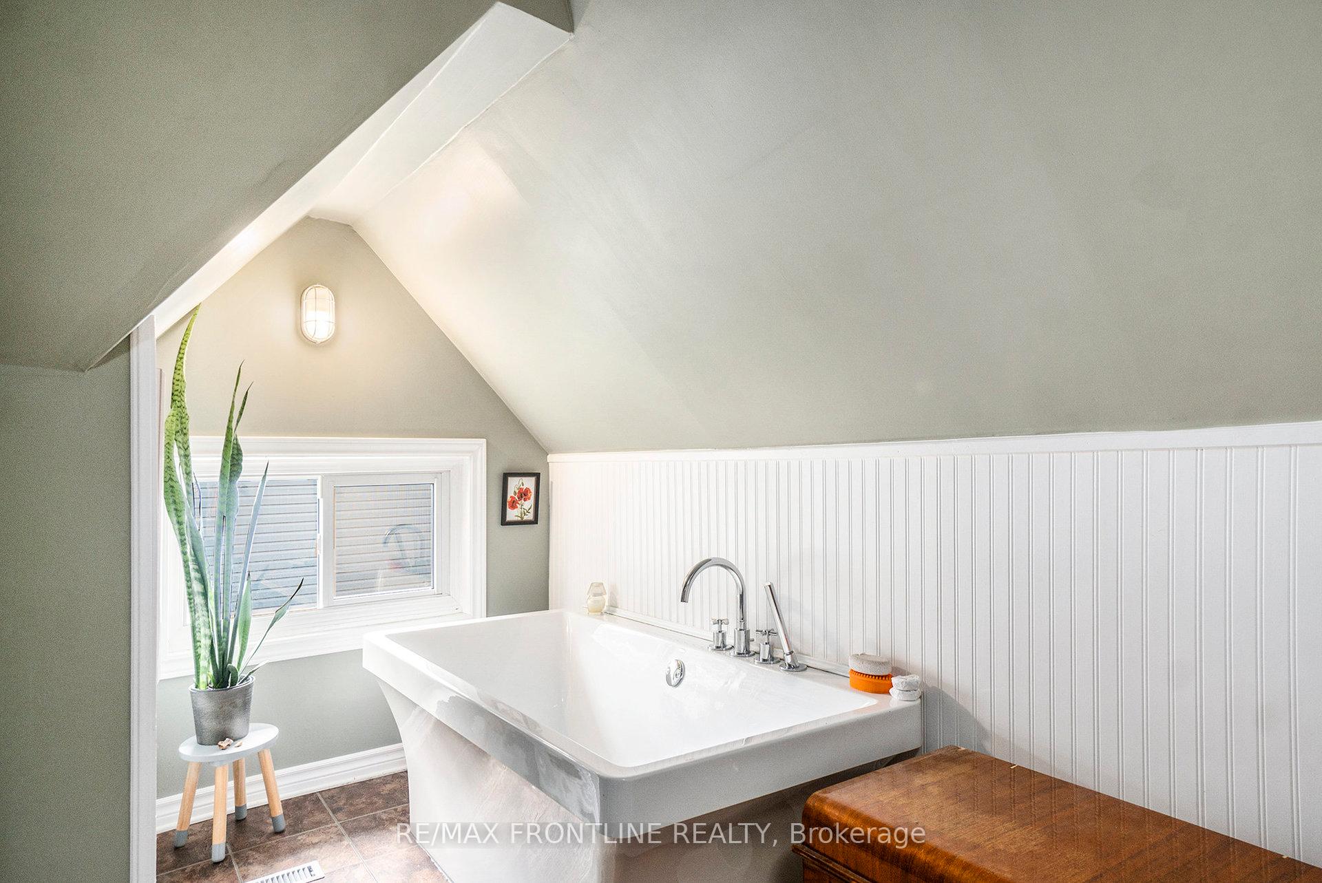 Photo 11 of 29 Strathcona Street, Smiths Falls — HOMEH