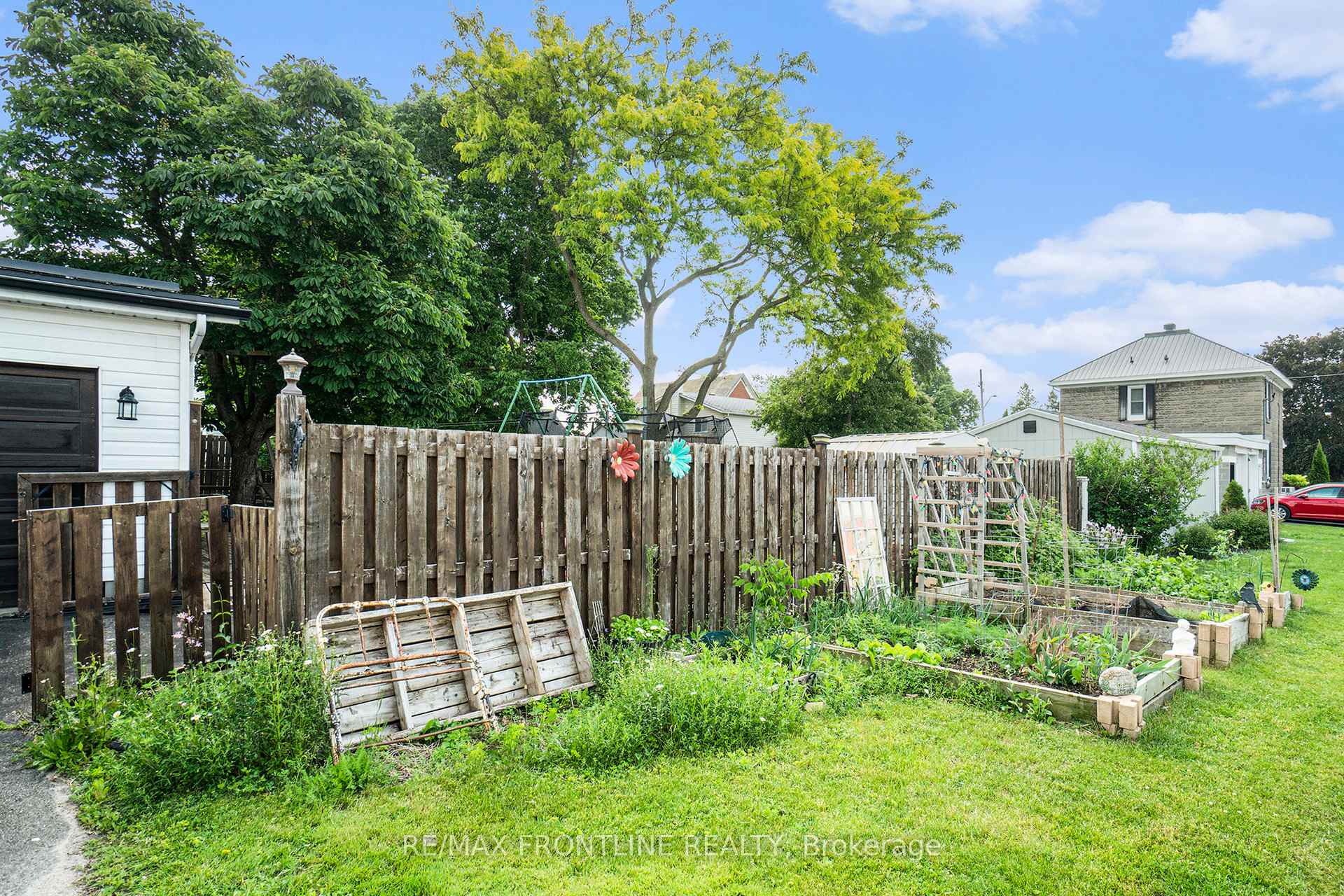 Photo 23 of 29 Strathcona Street, Smiths Falls — HOMEH
