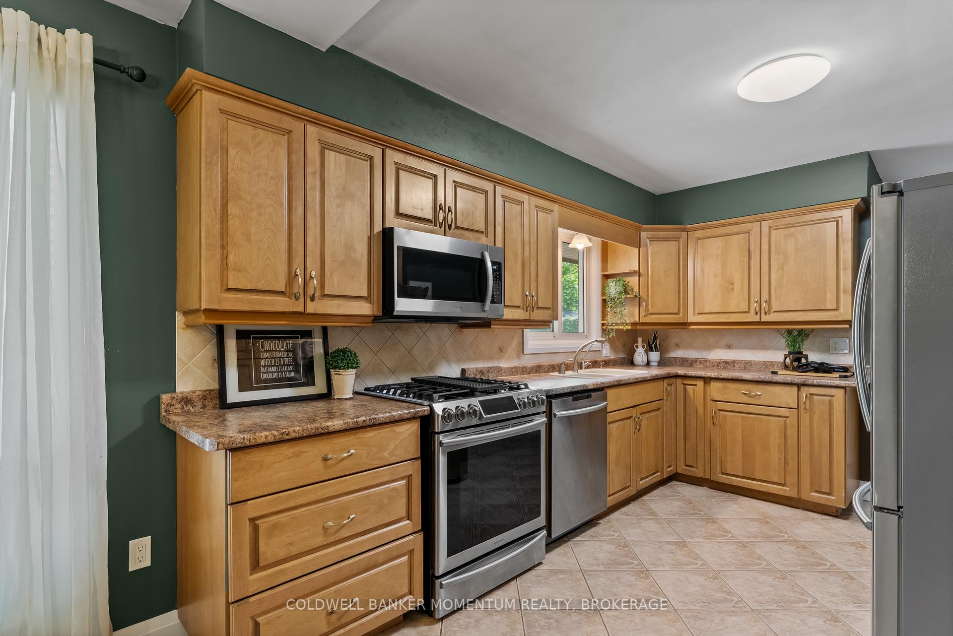 Photo 2 of 34 Hanson Drive, St. Catharines, Bunting/Linwell — HOMEH