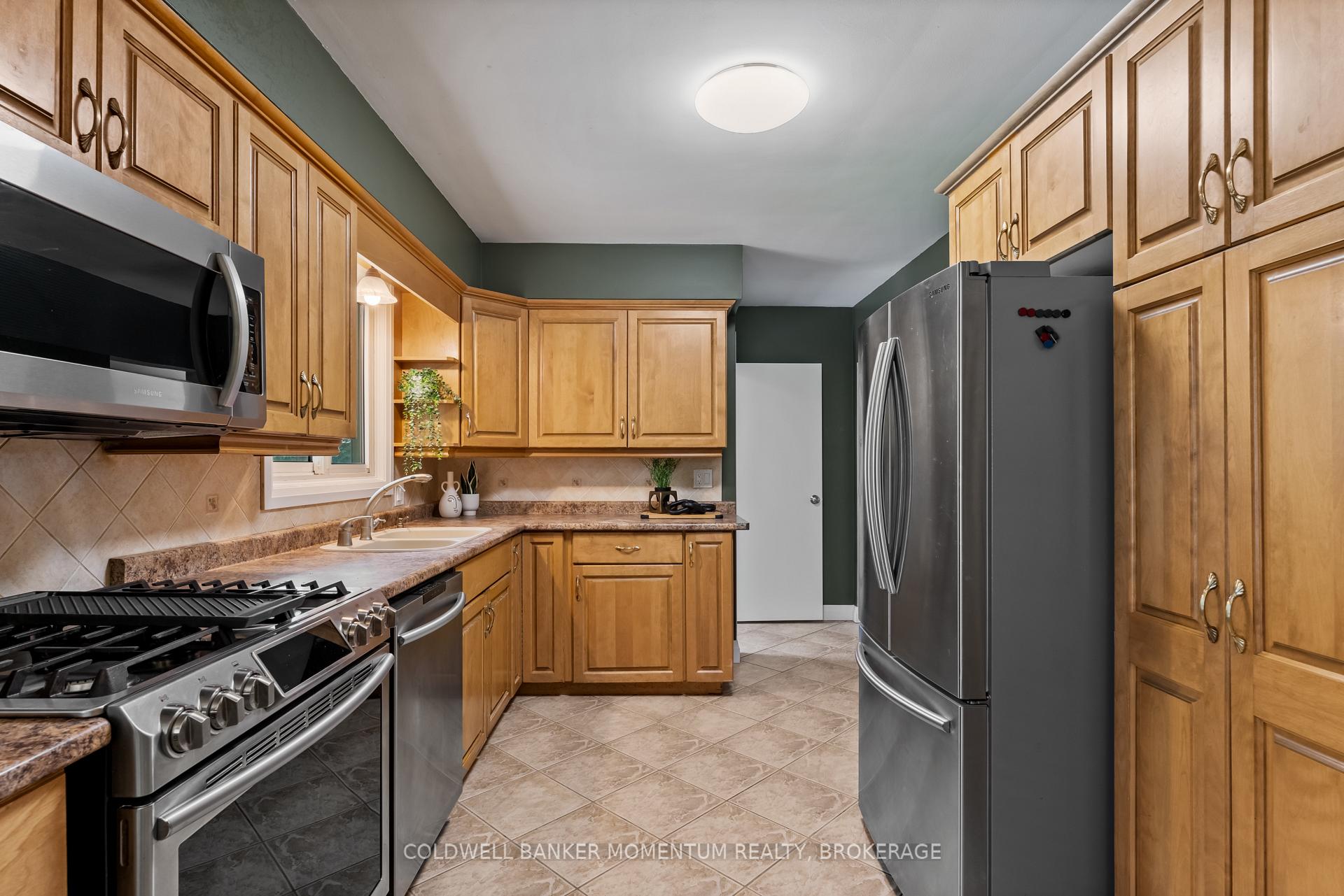 Photo 15 of 34 Hanson Drive, St. Catharines, Bunting/Linwell — HOMEH