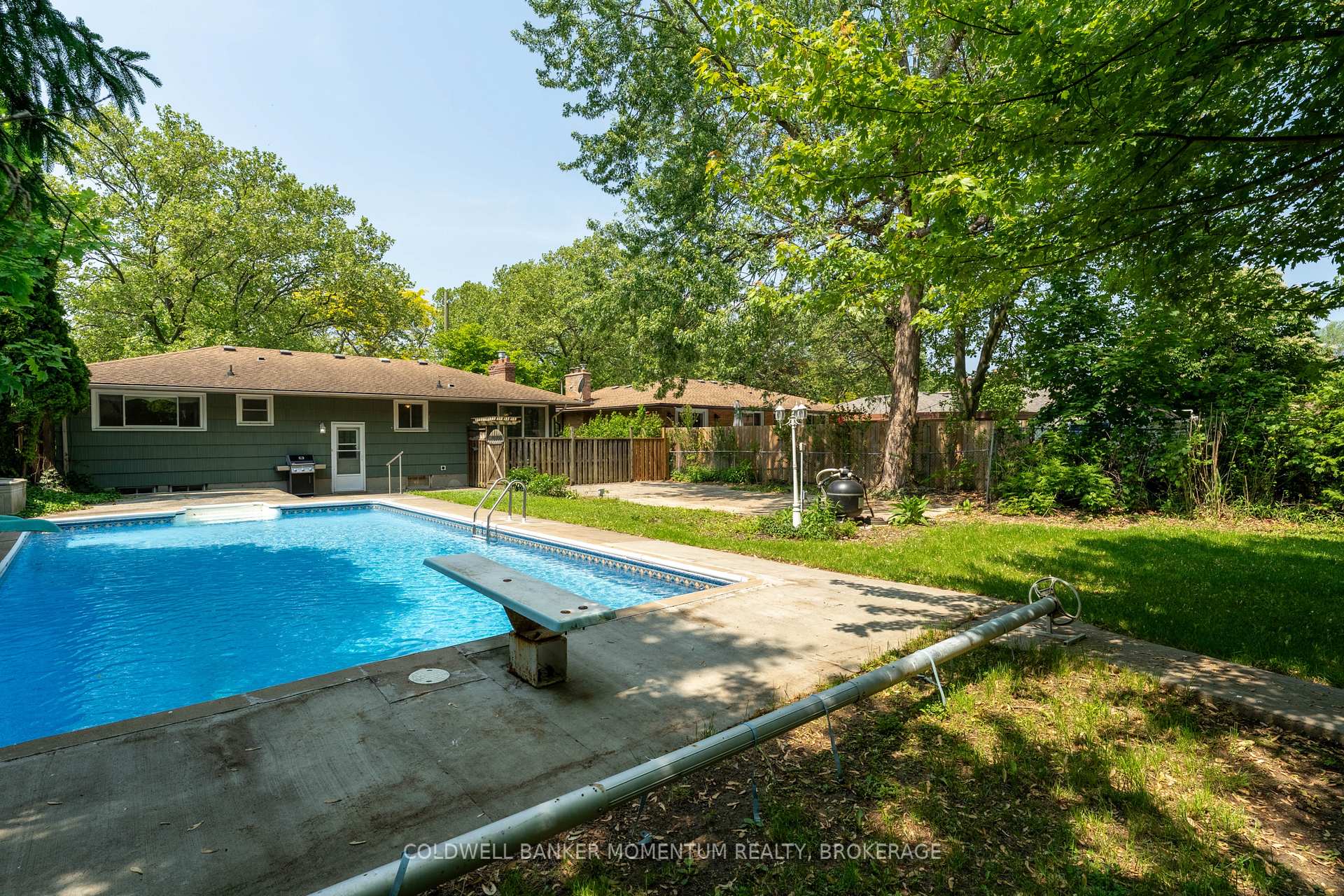 Photo 36 of 34 Hanson Drive, St. Catharines, Bunting/Linwell — HOMEH