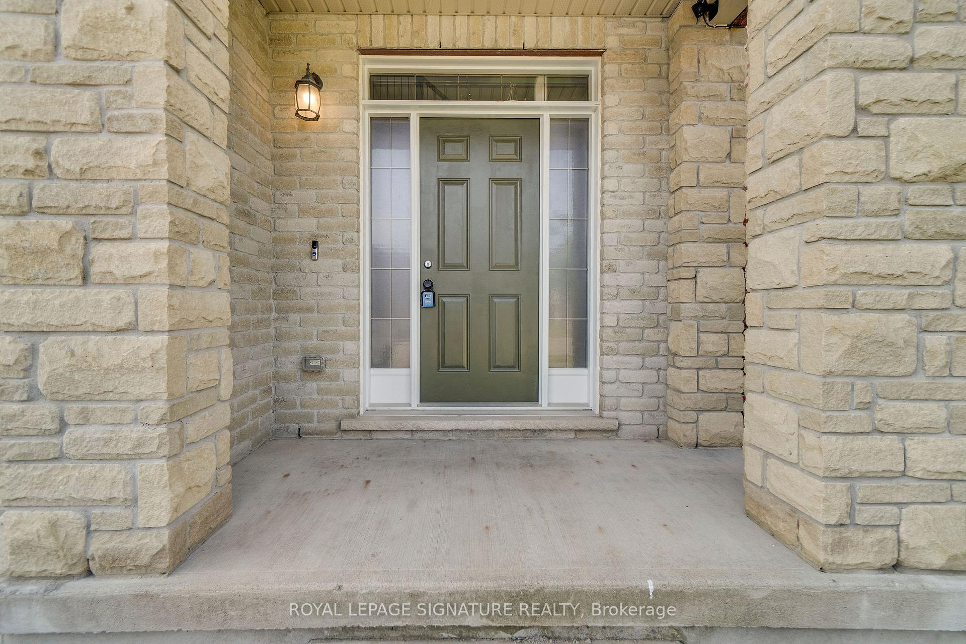 Photo 10 of 593 Pinery Trail, Waterloo — HOMEH