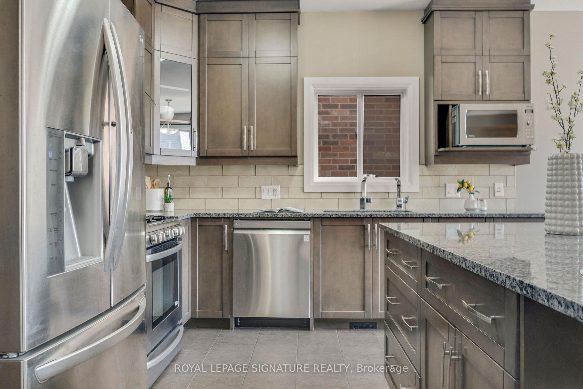 Photo 18 of 593 Pinery Trail, Waterloo — HOMEH