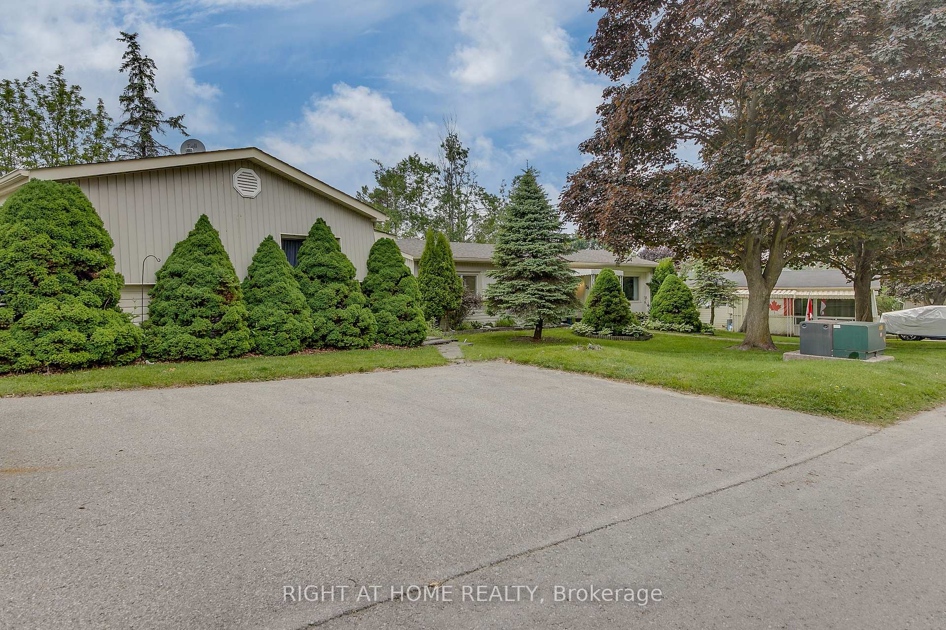 Photo 2 of 56 Flora Drive, Innisfil, Rural Innisfil — HOMEH