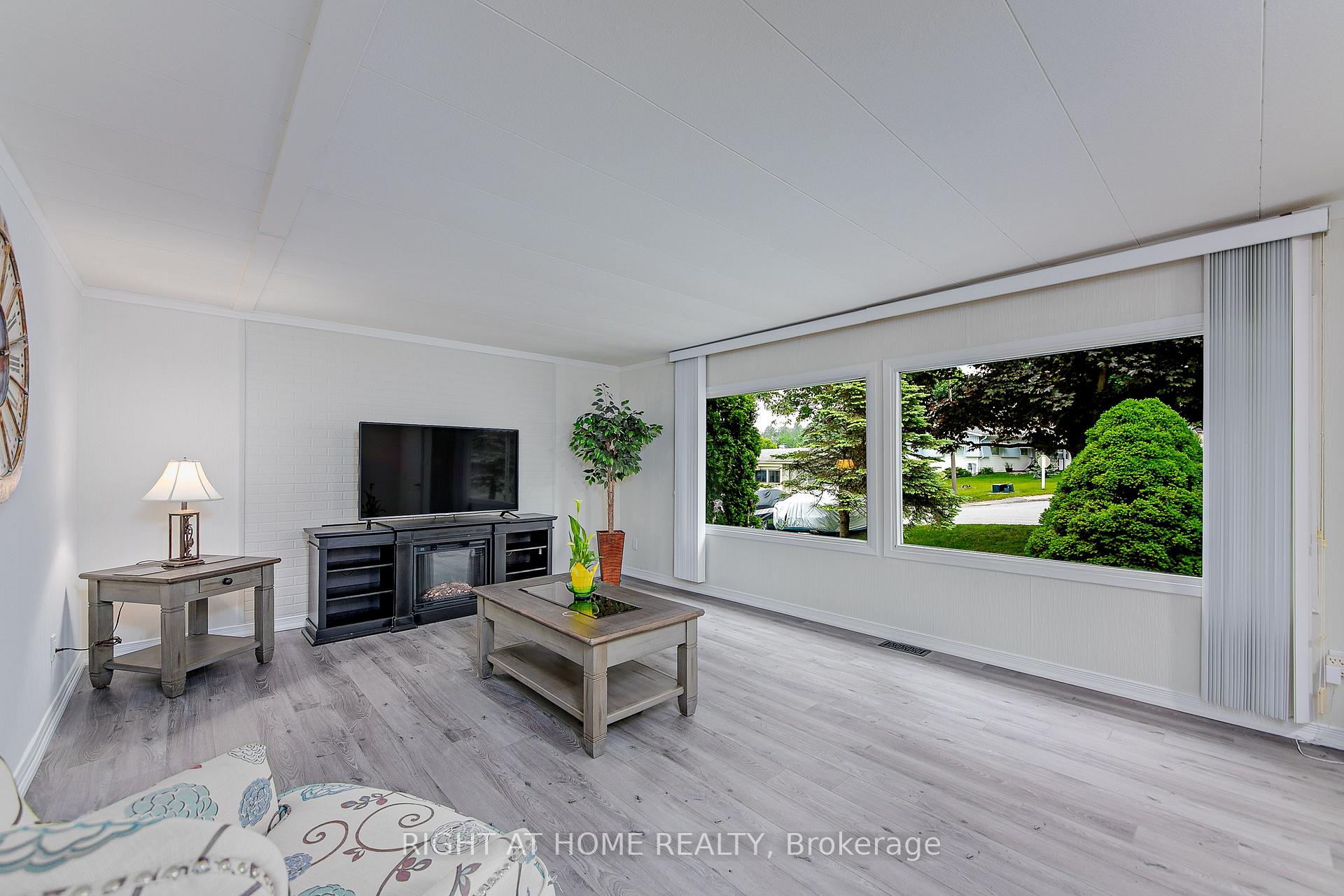 Photo 14 of 56 Flora Drive, Innisfil, Rural Innisfil — HOMEH