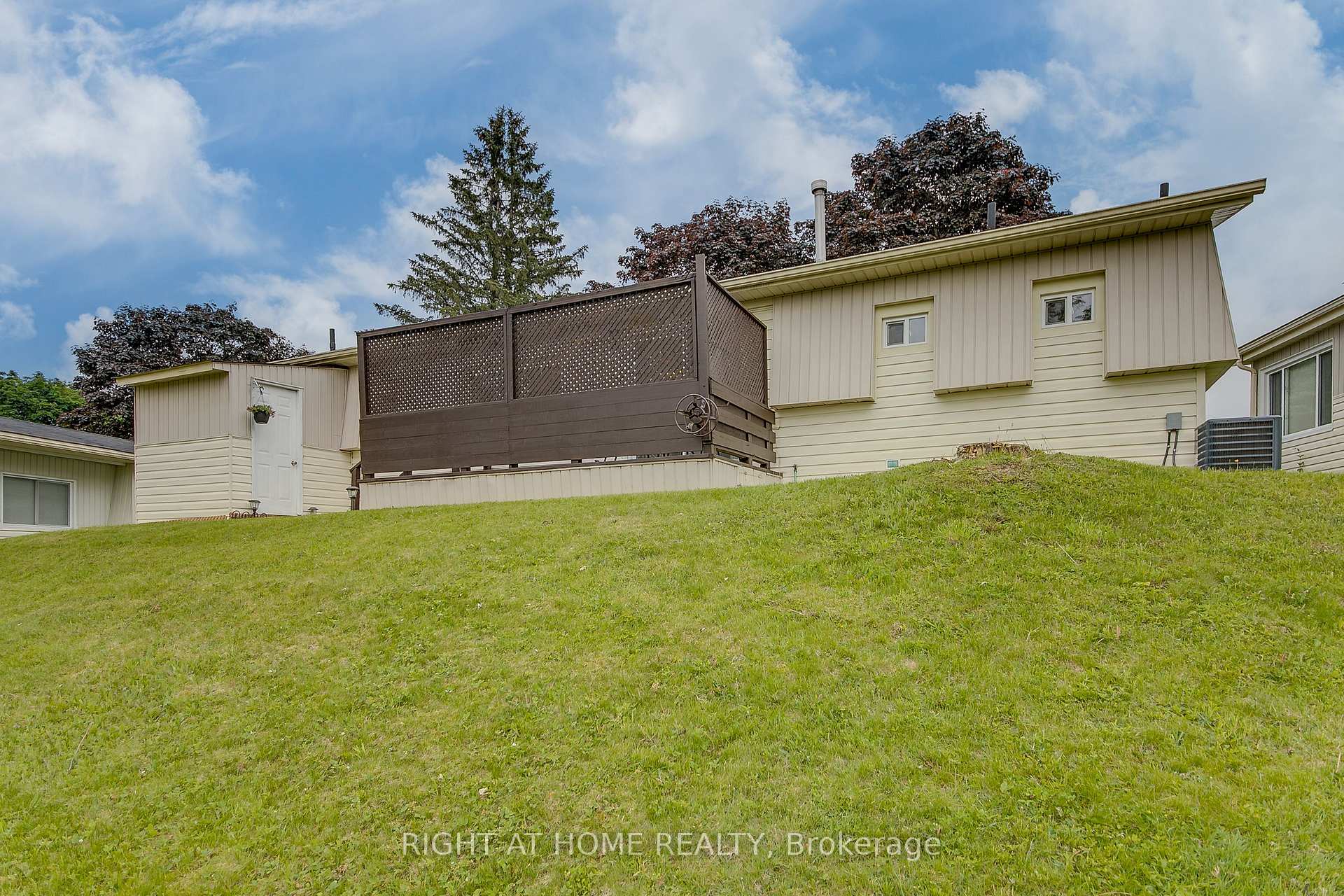 Photo 36 of 56 Flora Drive, Innisfil, Rural Innisfil — HOMEH