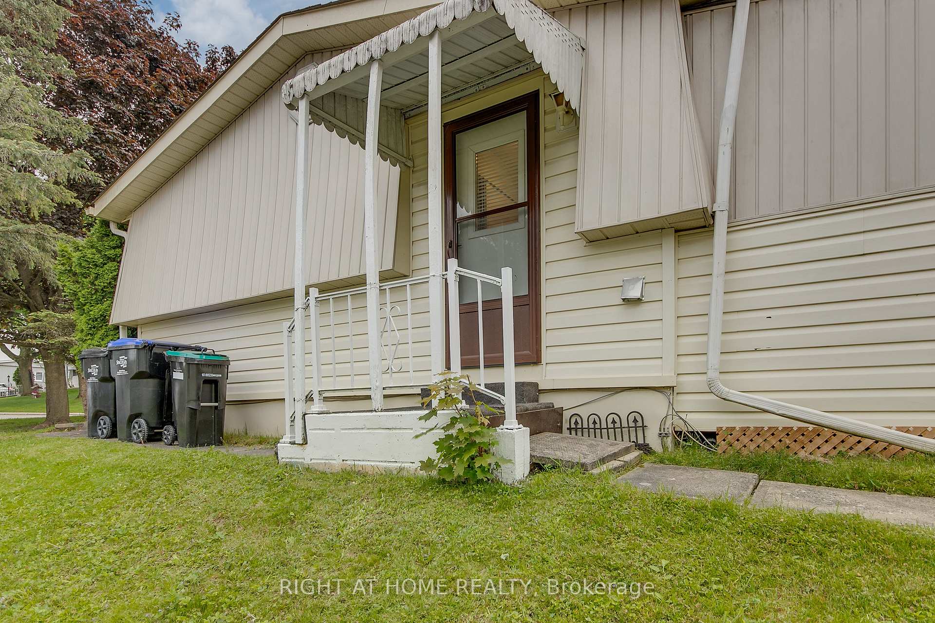 Photo 38 of 56 Flora Drive, Innisfil, Rural Innisfil — HOMEH