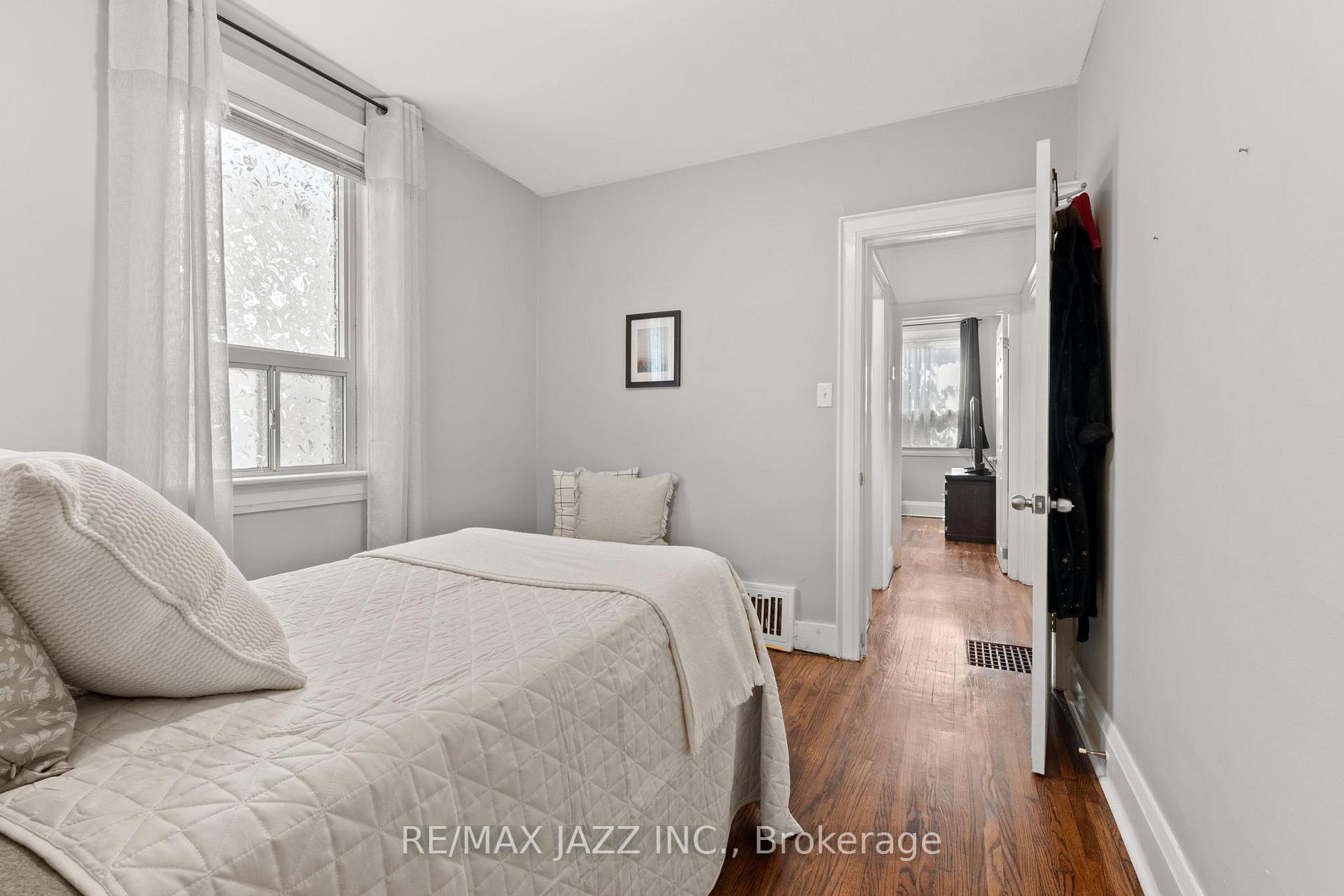 Photo 6 of 139 Warren Avenue, Oshawa, McLaughlin — HOMEH