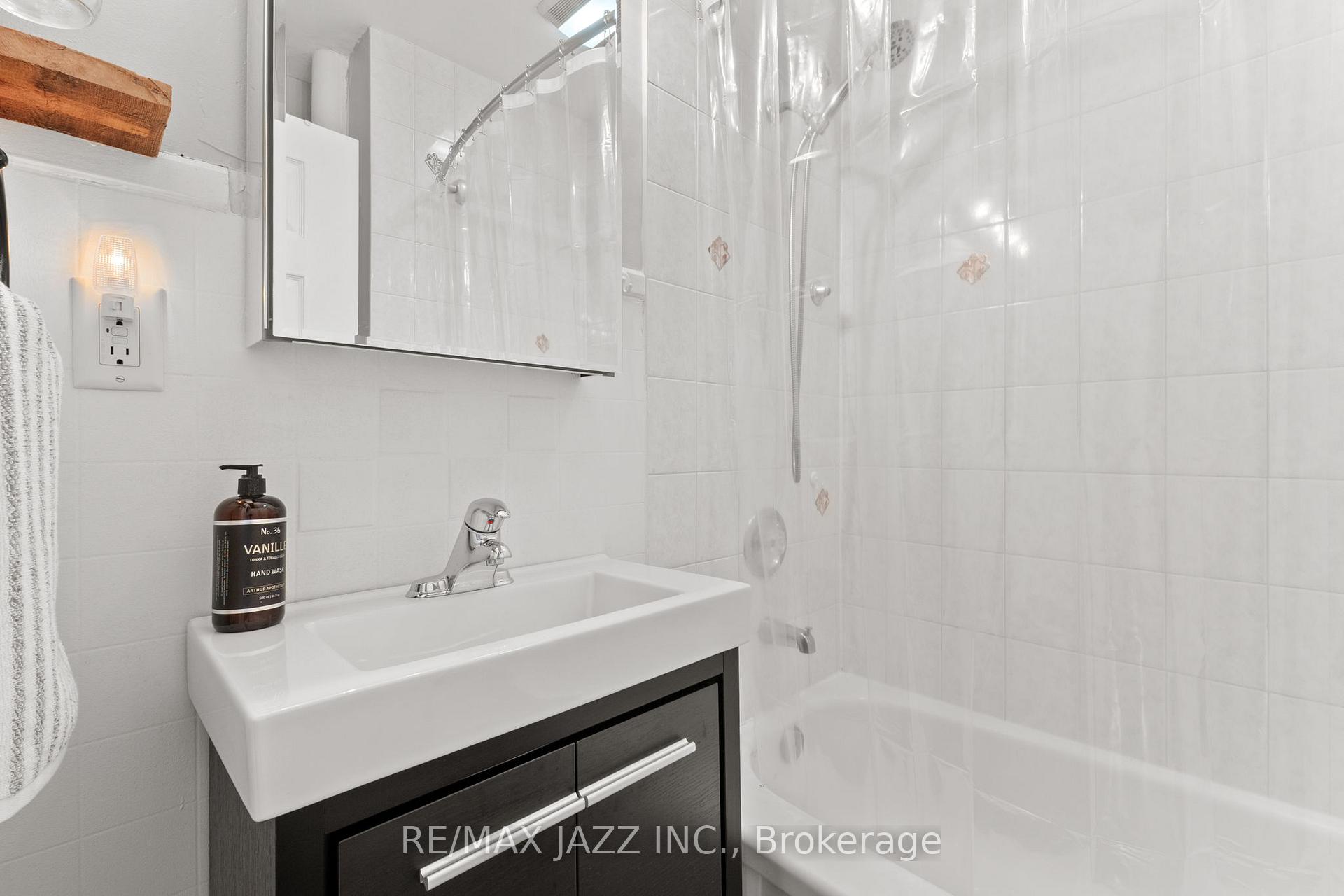 Photo 7 of 139 Warren Avenue, Oshawa, McLaughlin — HOMEH