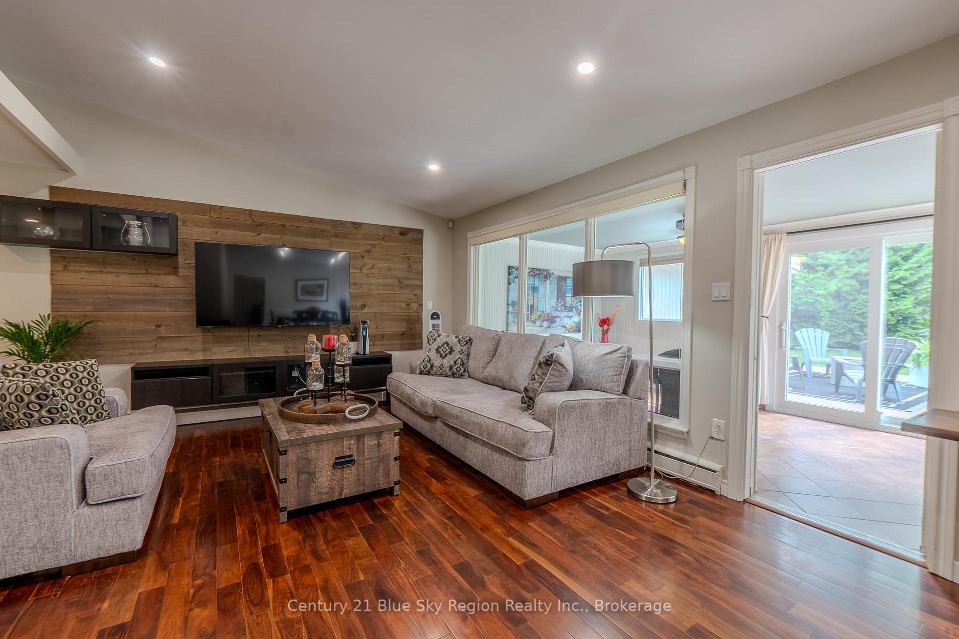 Photo 25 of 50 Campbell Avenue E, North Bay, Ferris — HOMEH