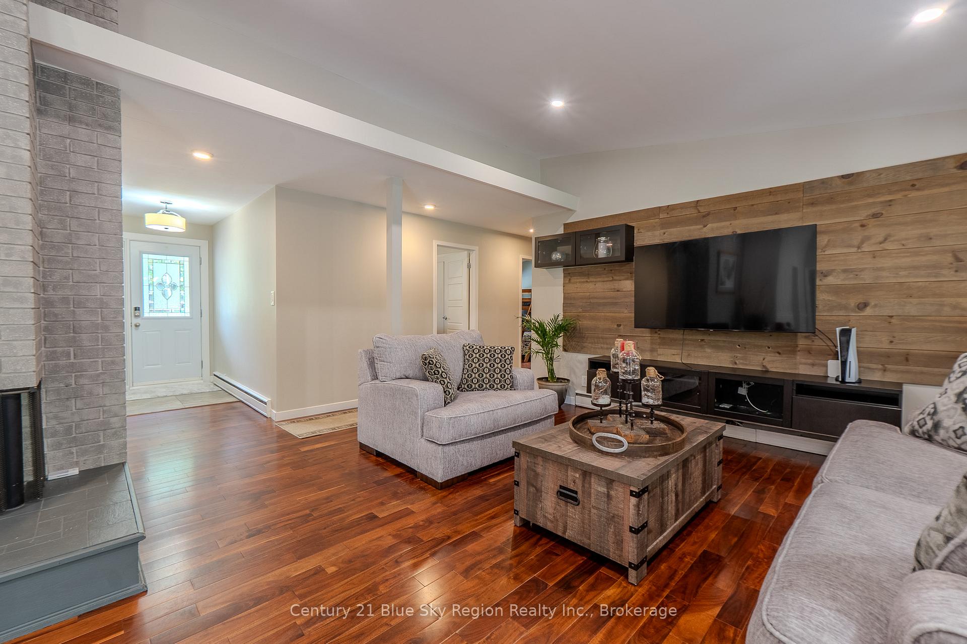 Photo 15 of 50 Campbell Avenue E, North Bay, Ferris — HOMEH