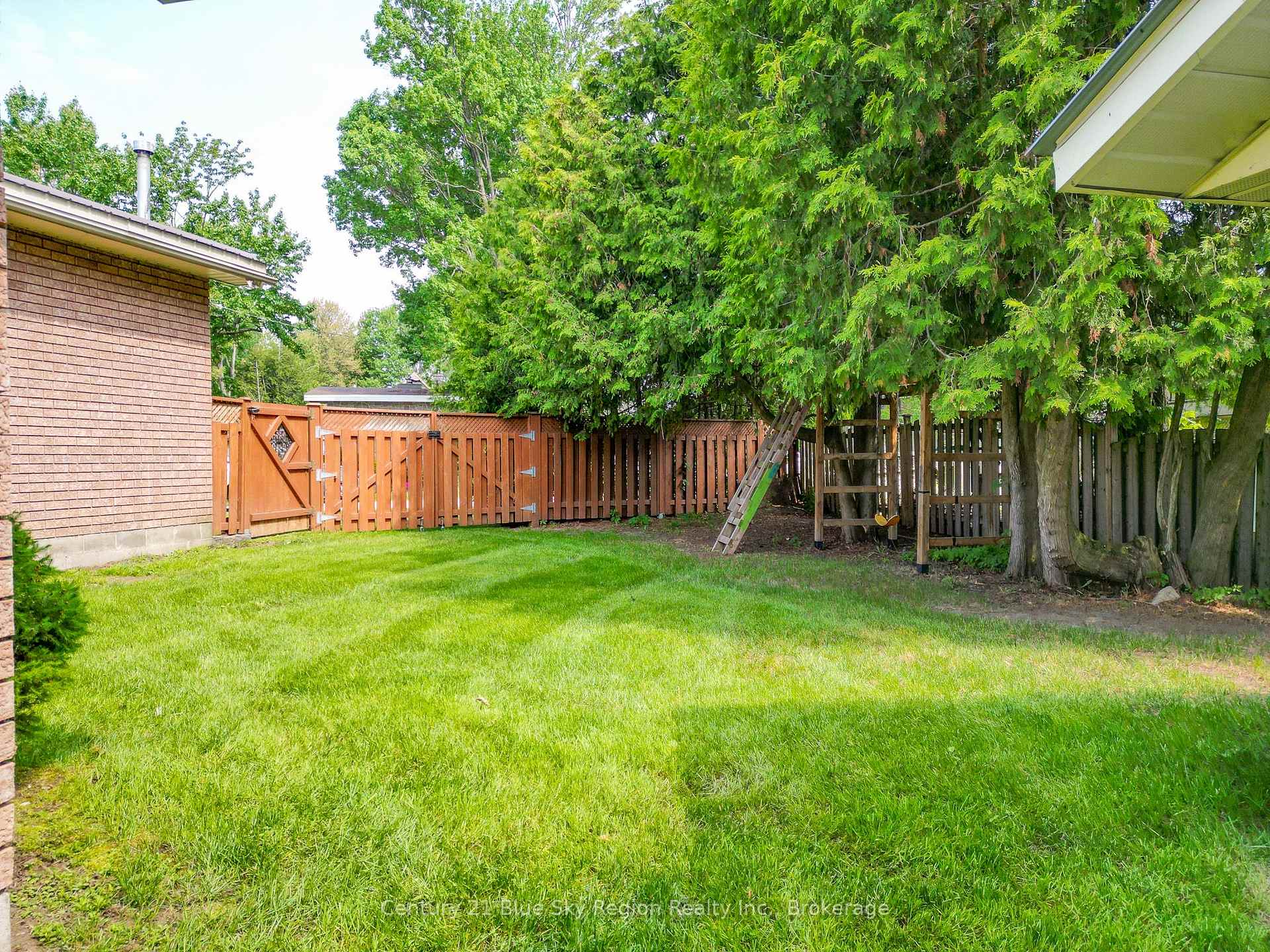 Photo 39 of 50 Campbell Avenue E, North Bay, Ferris — HOMEH