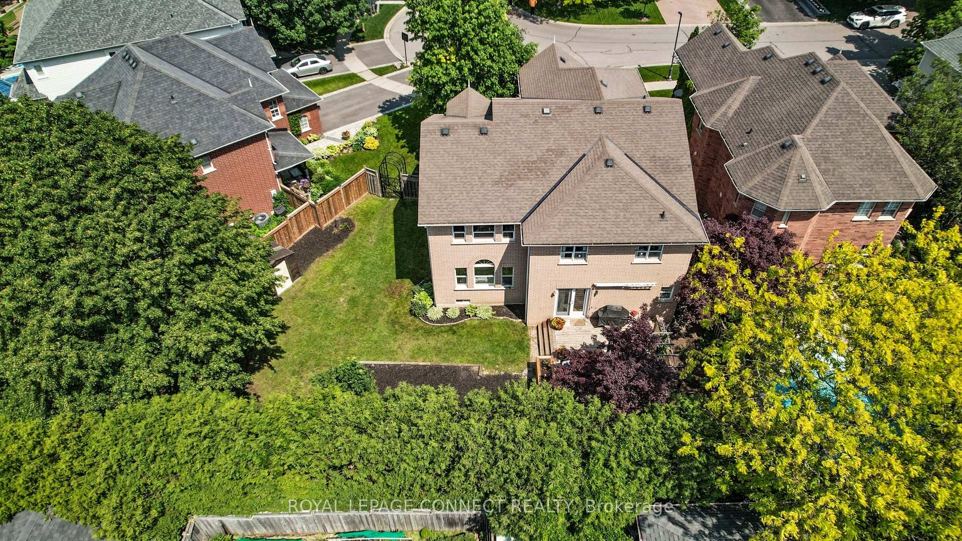 Photo 37 of 68 McBeth Place N, Whitby, Brooklin — HOMEH