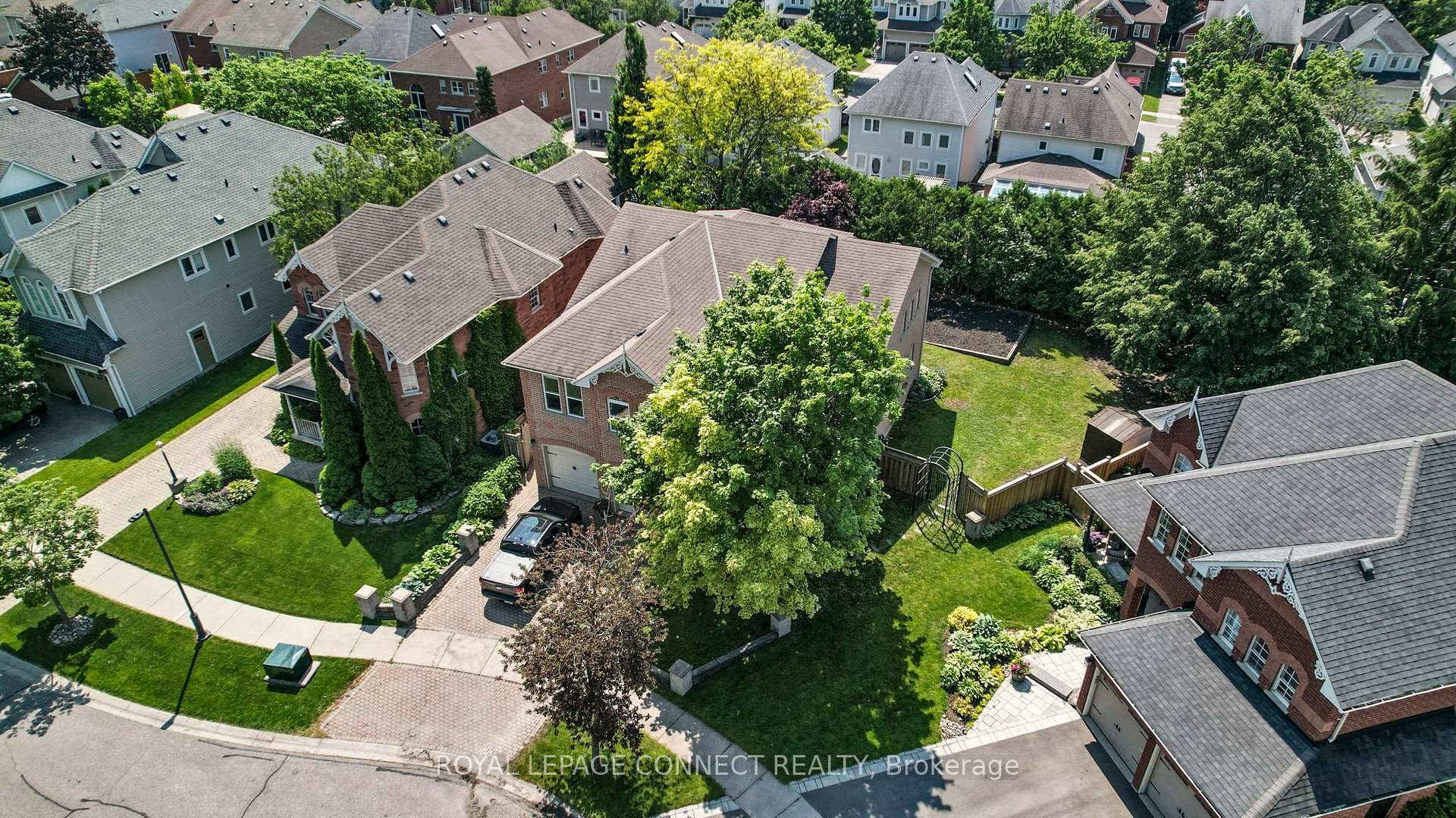 Photo 42 of 68 McBeth Place N, Whitby, Brooklin — HOMEH