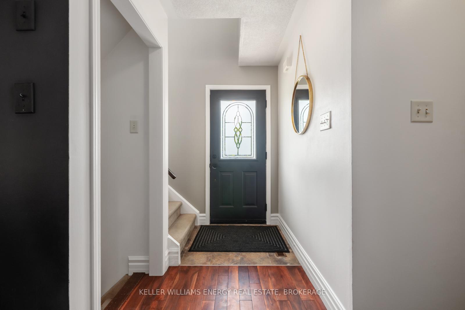 Photo 2 of 29 Barlow Court, Clarington, Bowmanville — HOMEH