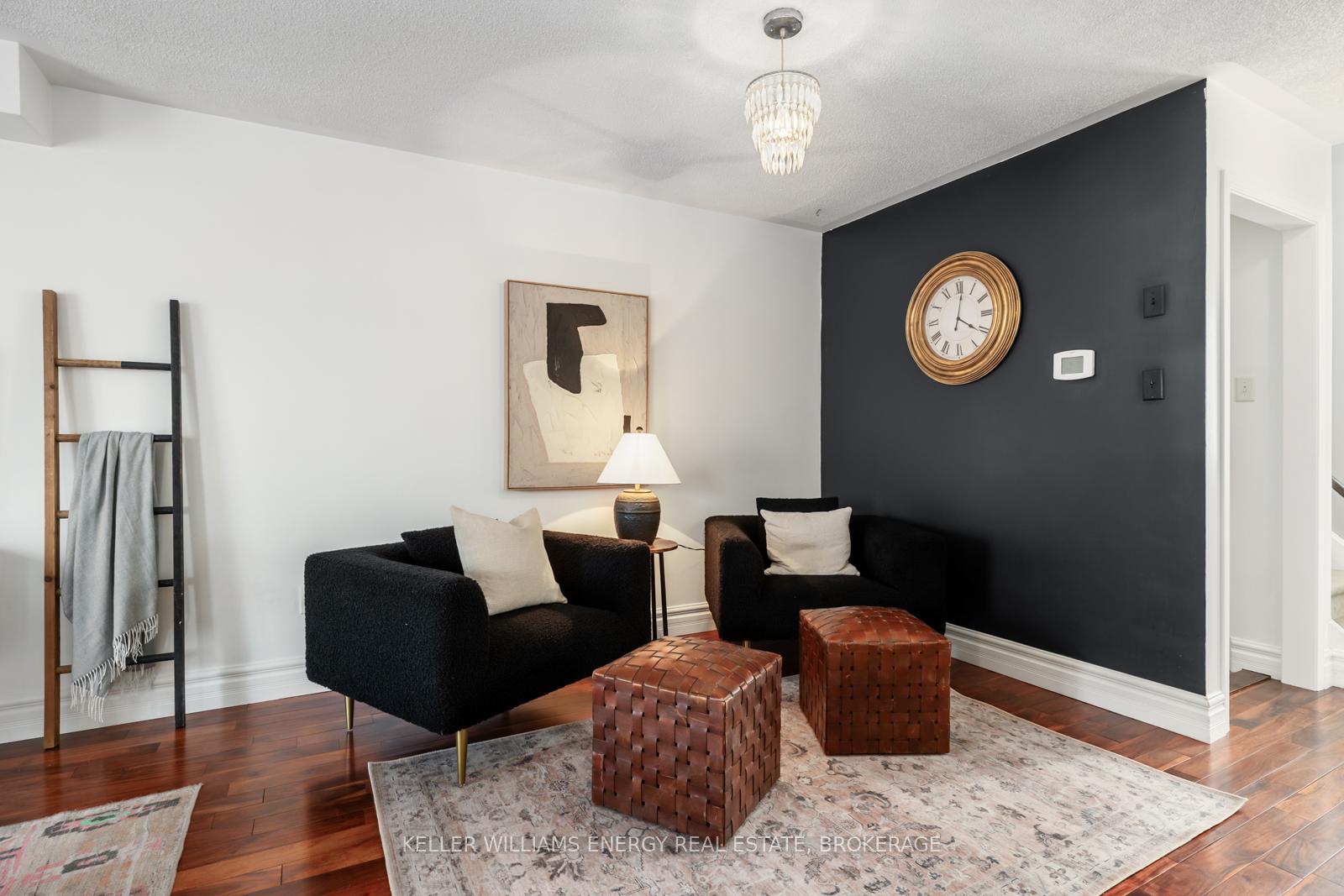 Photo 3 of 29 Barlow Court, Clarington, Bowmanville — HOMEH
