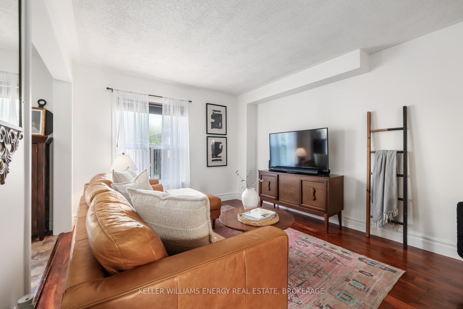 Photo 8 of 29 Barlow Court, Clarington, Bowmanville — HOMEH