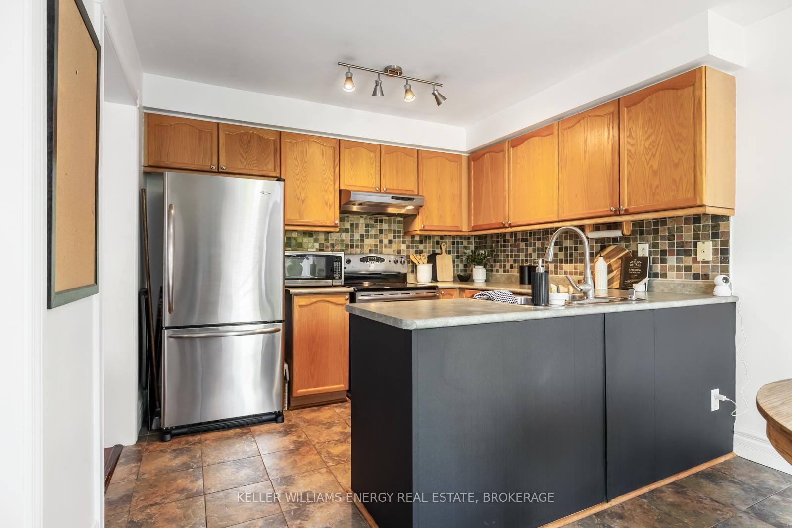 Photo 10 of 29 Barlow Court, Clarington, Bowmanville — HOMEH