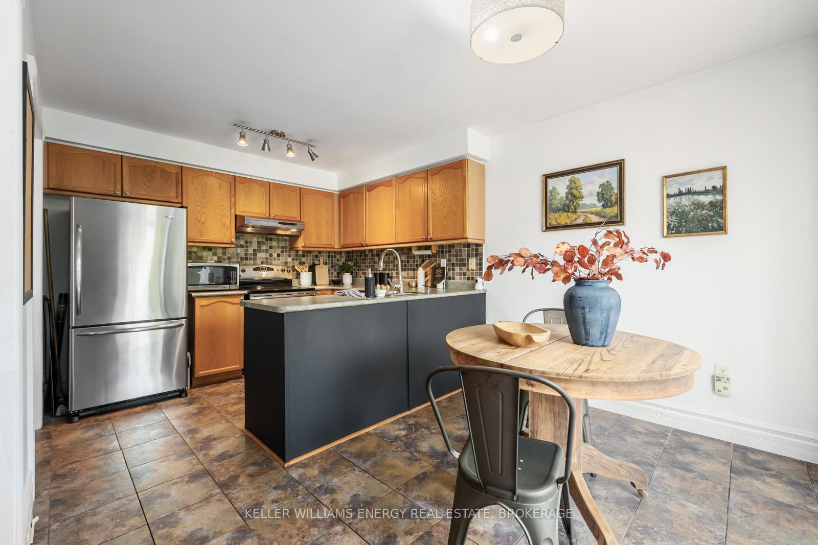 Photo 18 of 29 Barlow Court, Clarington, Bowmanville — HOMEH