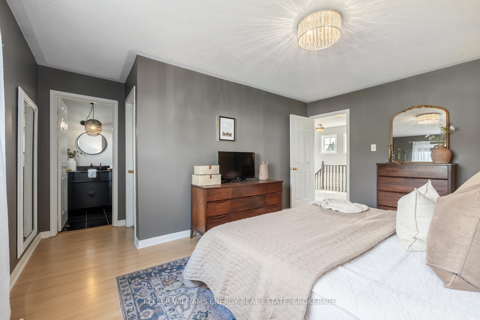 Photo 13 of 29 Barlow Court, Clarington, Bowmanville — HOMEH