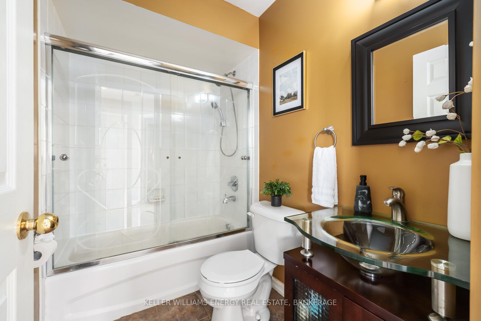Photo 16 of 29 Barlow Court, Clarington, Bowmanville — HOMEH