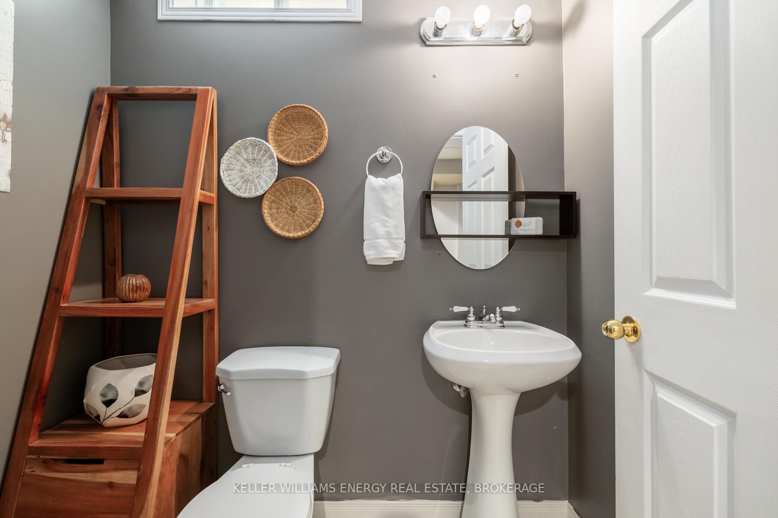 Photo 20 of 29 Barlow Court, Clarington, Bowmanville — HOMEH