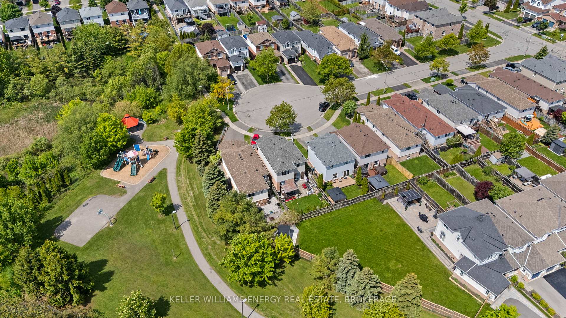 Photo 30 of 29 Barlow Court, Clarington, Bowmanville — HOMEH