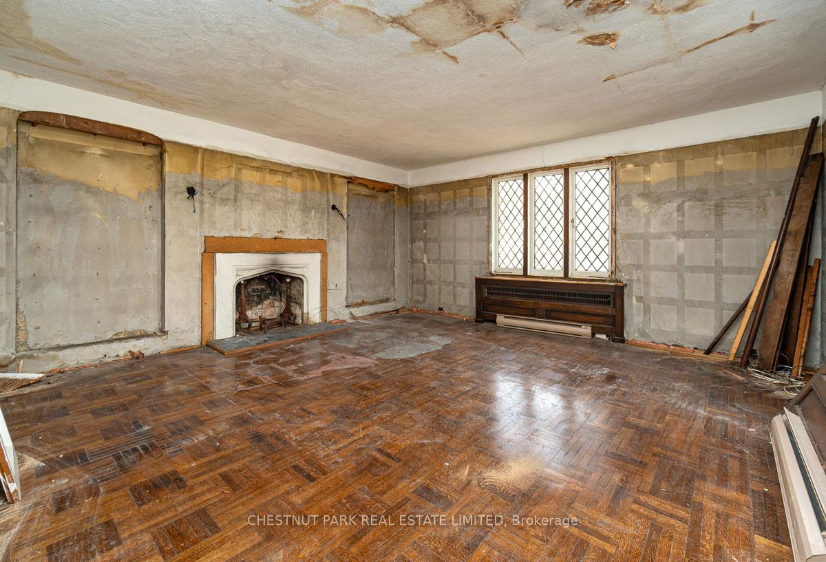 Photo 10 of 4 Elderwood Drive, Toronto, Forest Hill South — HOMEH