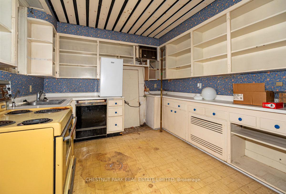 Photo 8 of 4 Elderwood Drive, Toronto, Forest Hill South — HOMEH