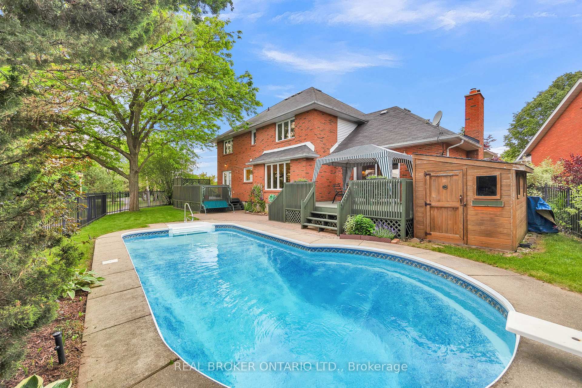 Photo 4 of 54 Burnt Ember Court, Kitchener — HOMEH