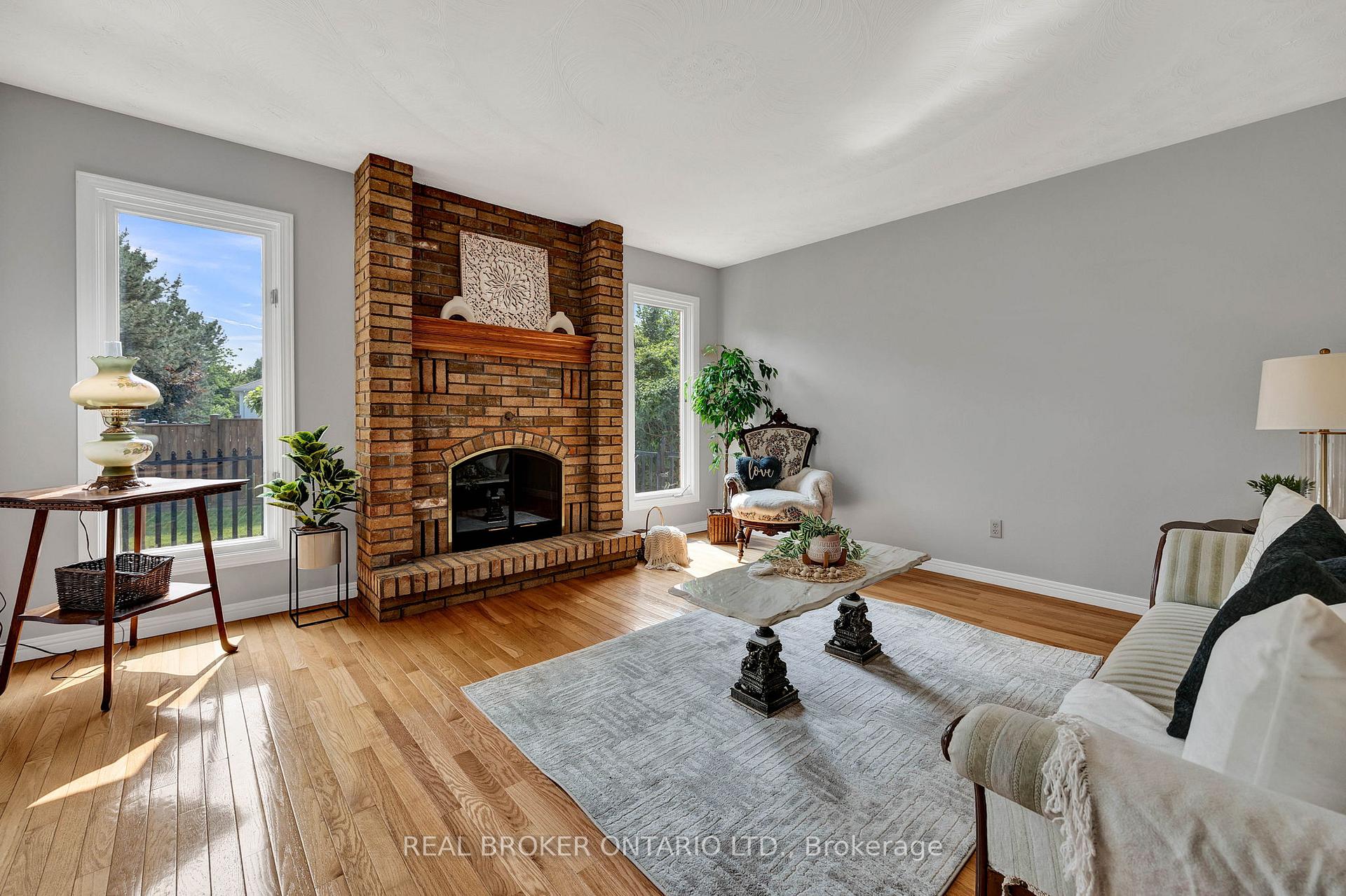 Photo 16 of 54 Burnt Ember Court, Kitchener — HOMEH