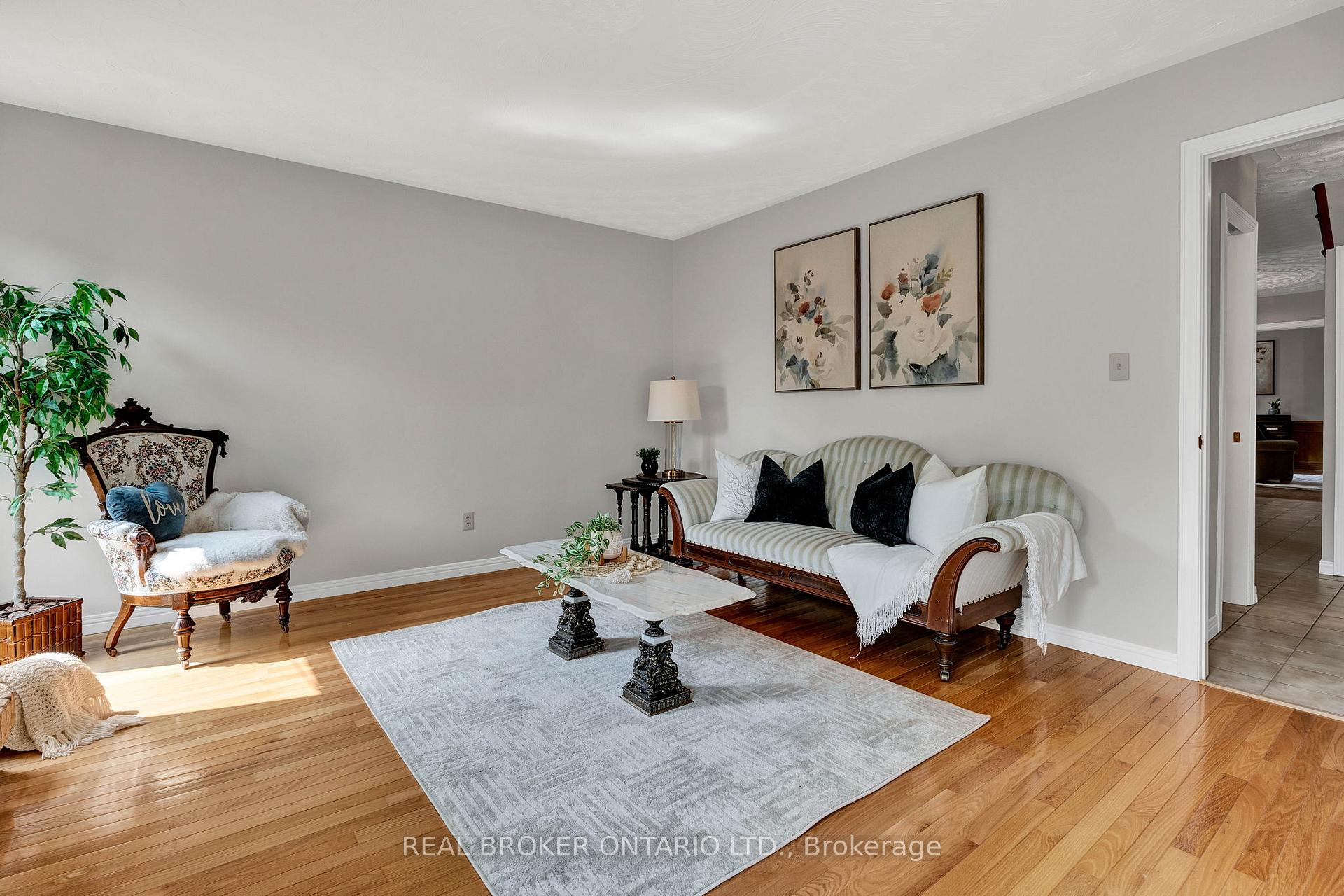 Photo 14 of 54 Burnt Ember Court, Kitchener — HOMEH