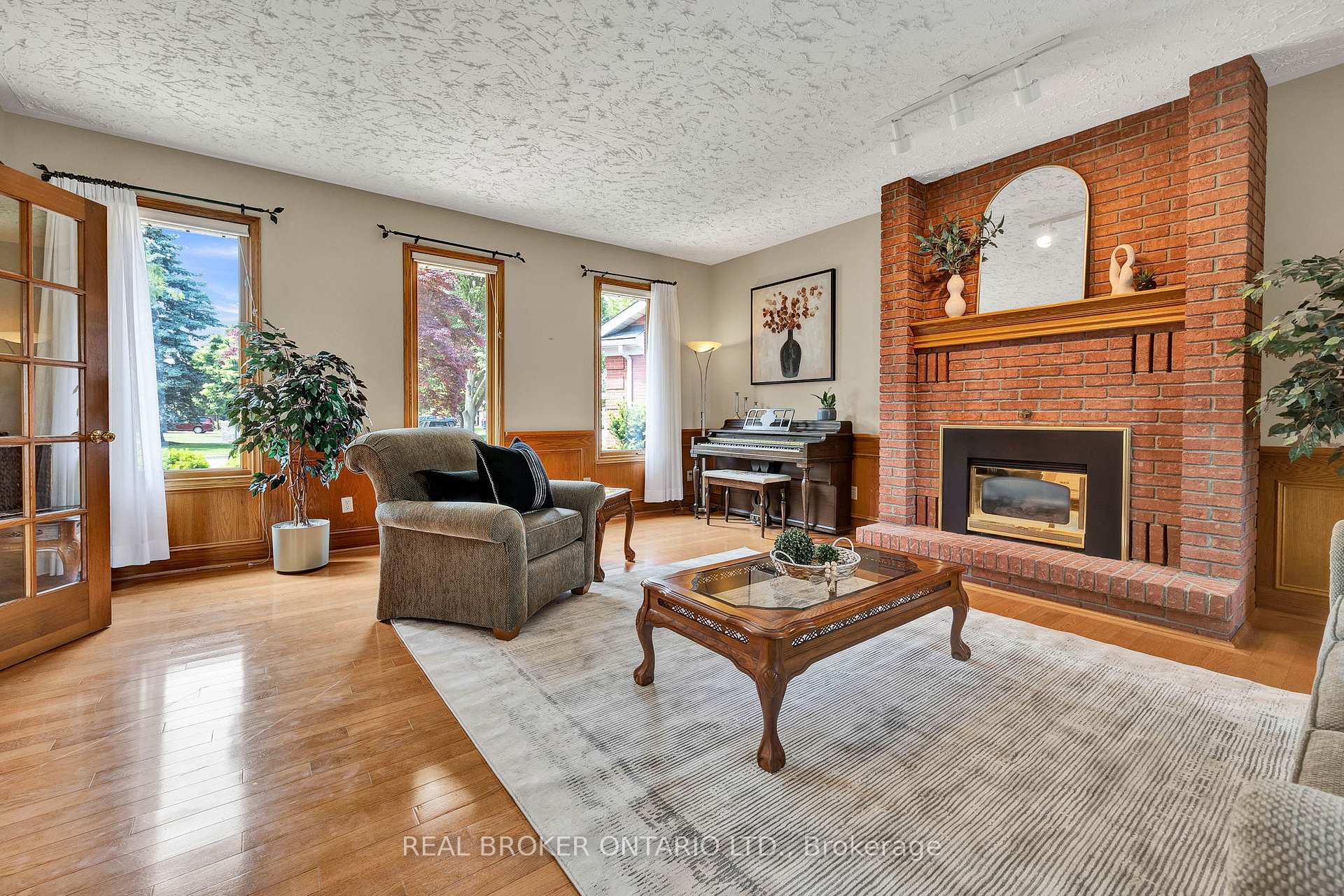 Photo 48 of 54 Burnt Ember Court, Kitchener — HOMEH