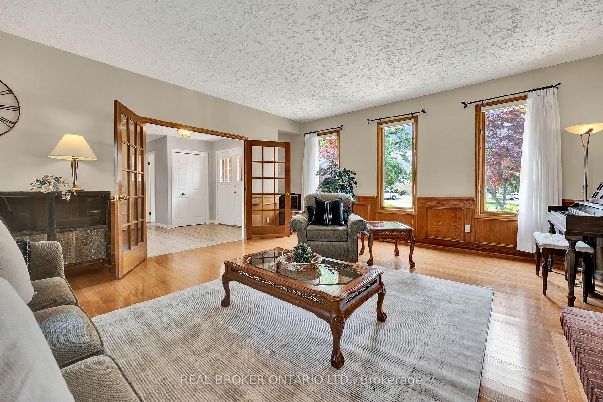 Photo 42 of 54 Burnt Ember Court, Kitchener — HOMEH