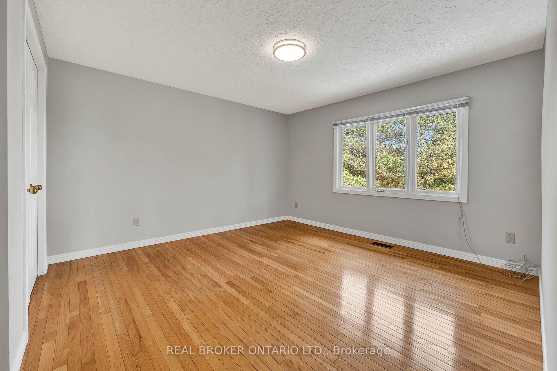 Photo 20 of 54 Burnt Ember Court, Kitchener — HOMEH