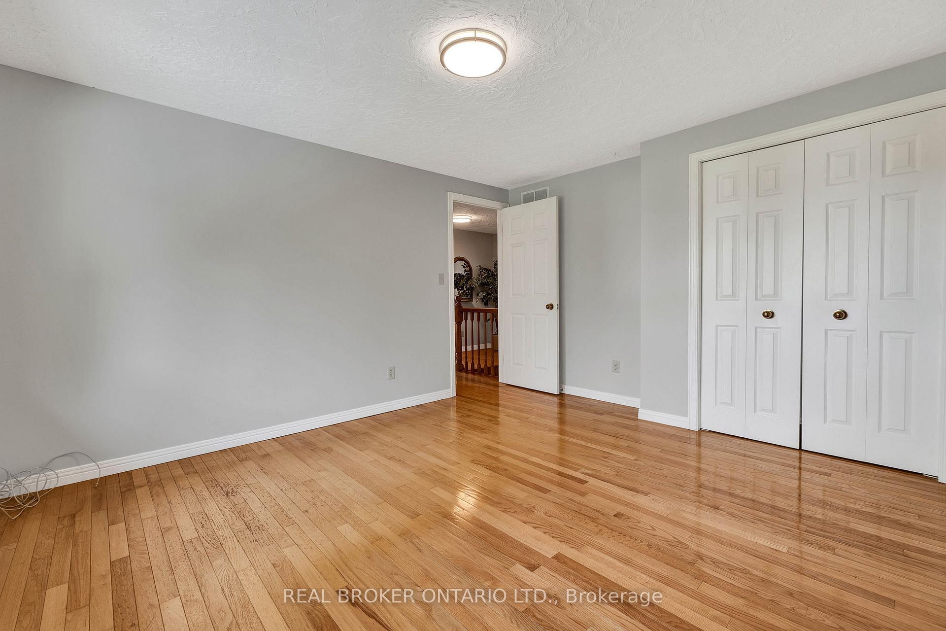 Photo 15 of 54 Burnt Ember Court, Kitchener — HOMEH