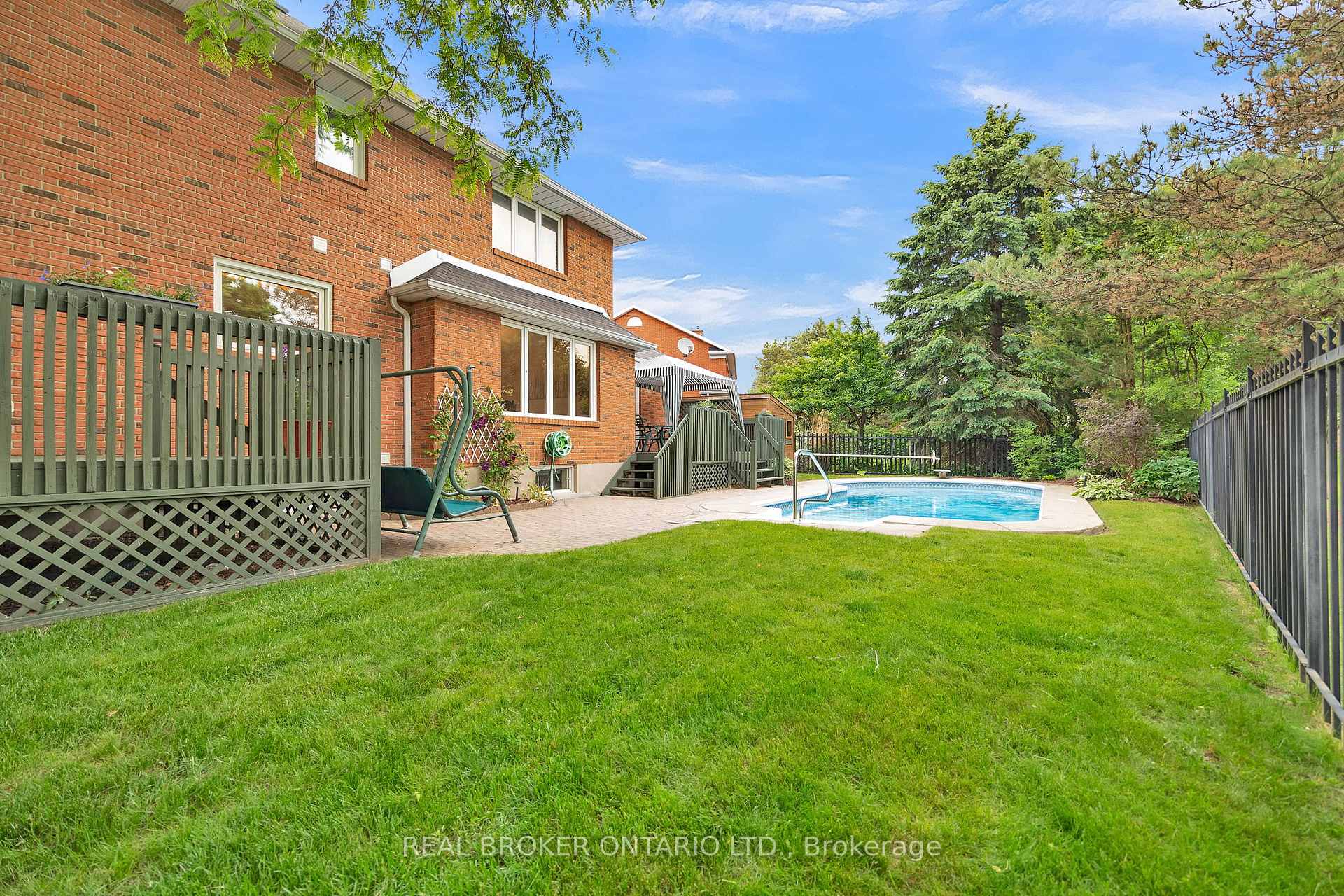 Photo 36 of 54 Burnt Ember Court, Kitchener — HOMEH