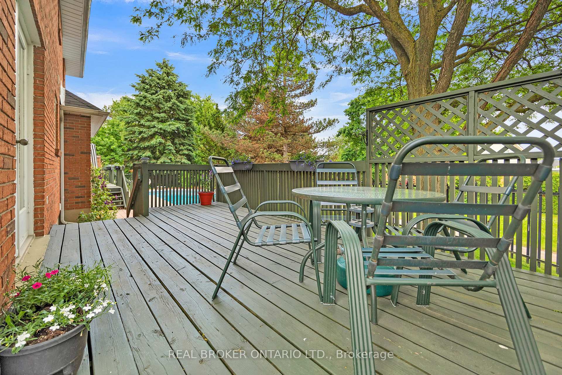 Photo 10 of 54 Burnt Ember Court, Kitchener — HOMEH