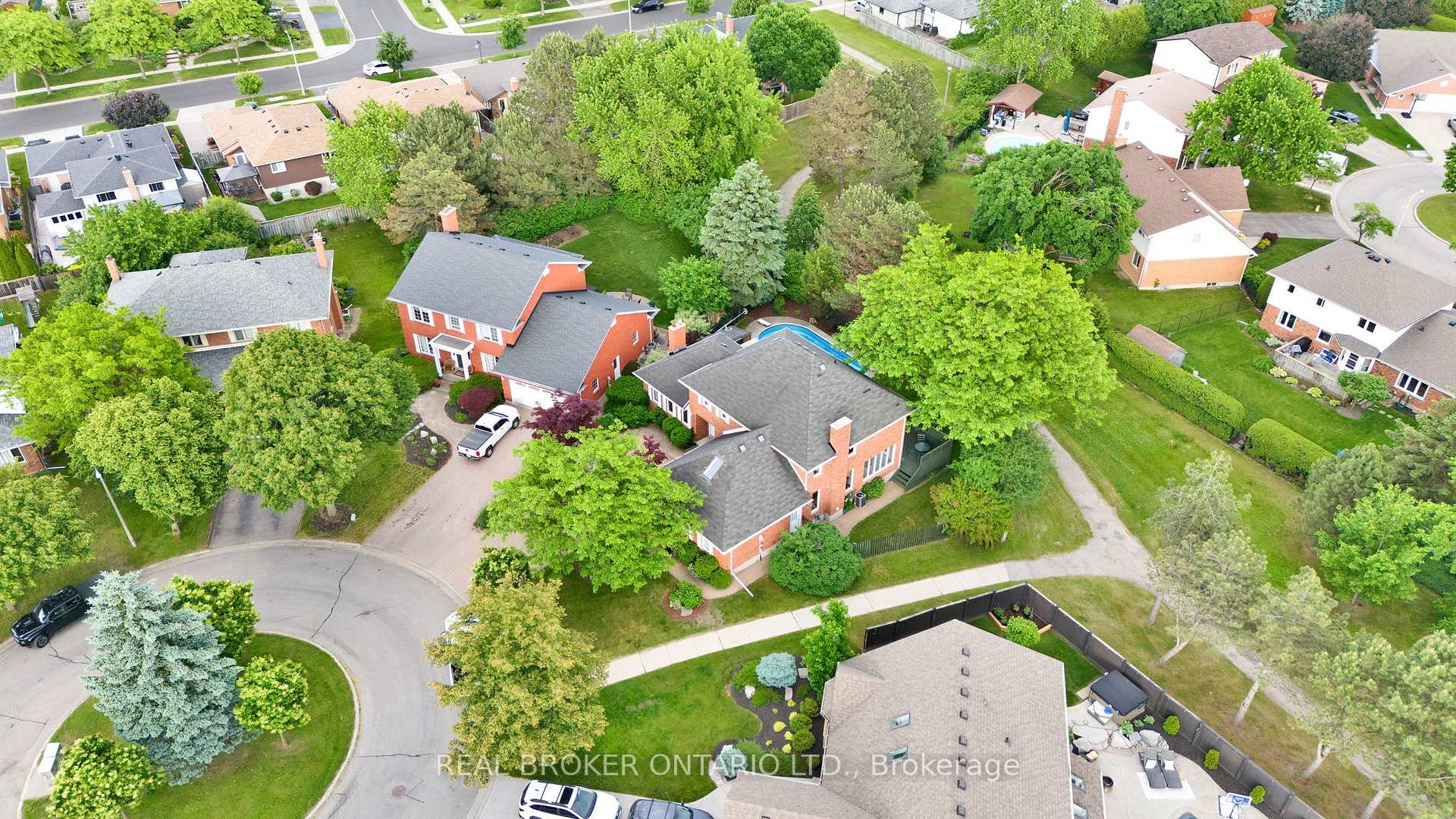 Photo 38 of 54 Burnt Ember Court, Kitchener — HOMEH