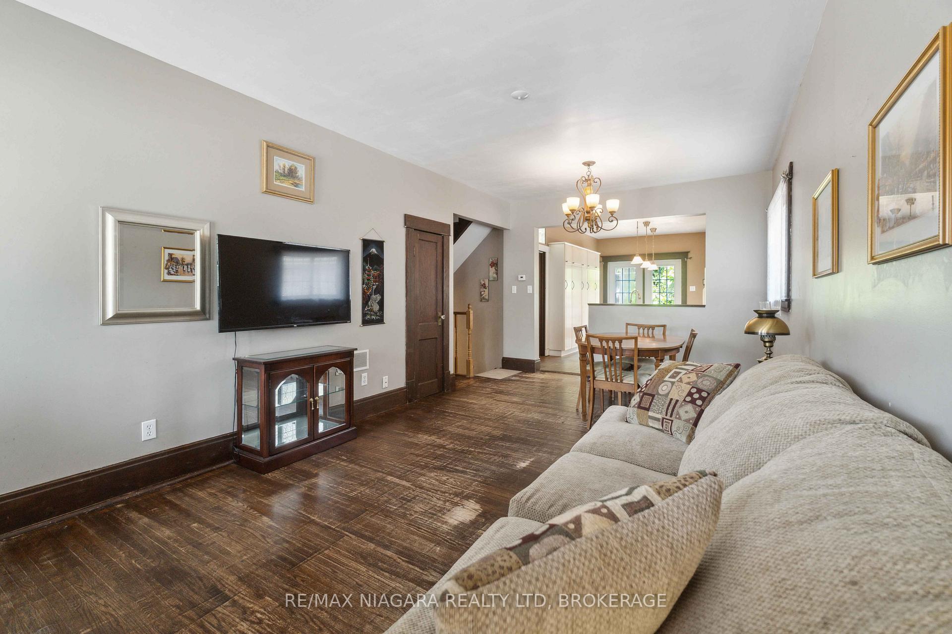Photo 11 of 99 Vale Avenue, St. Catharines, Downtown — HOMEH