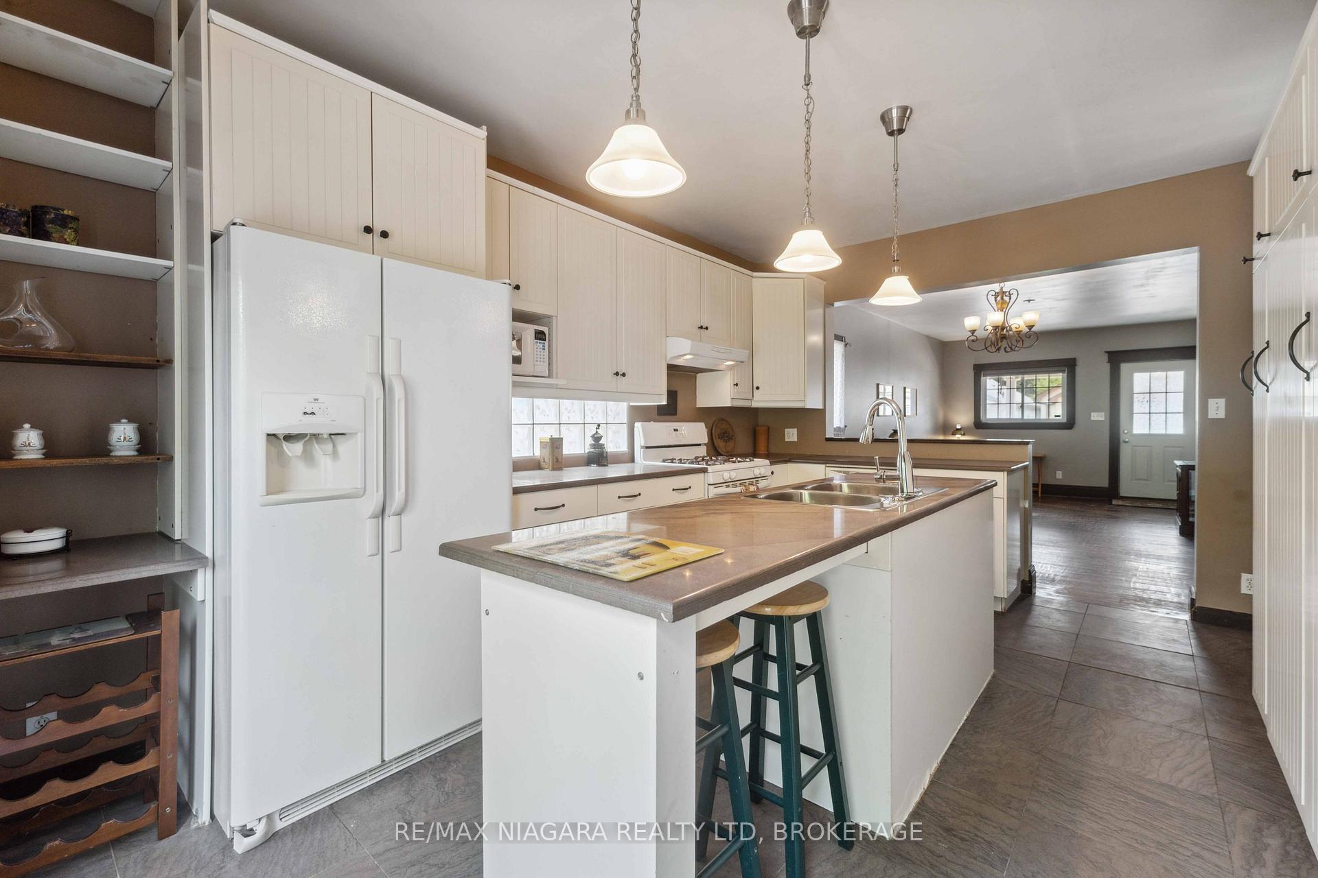 Photo 8 of 99 Vale Avenue, St. Catharines, Downtown — HOMEH