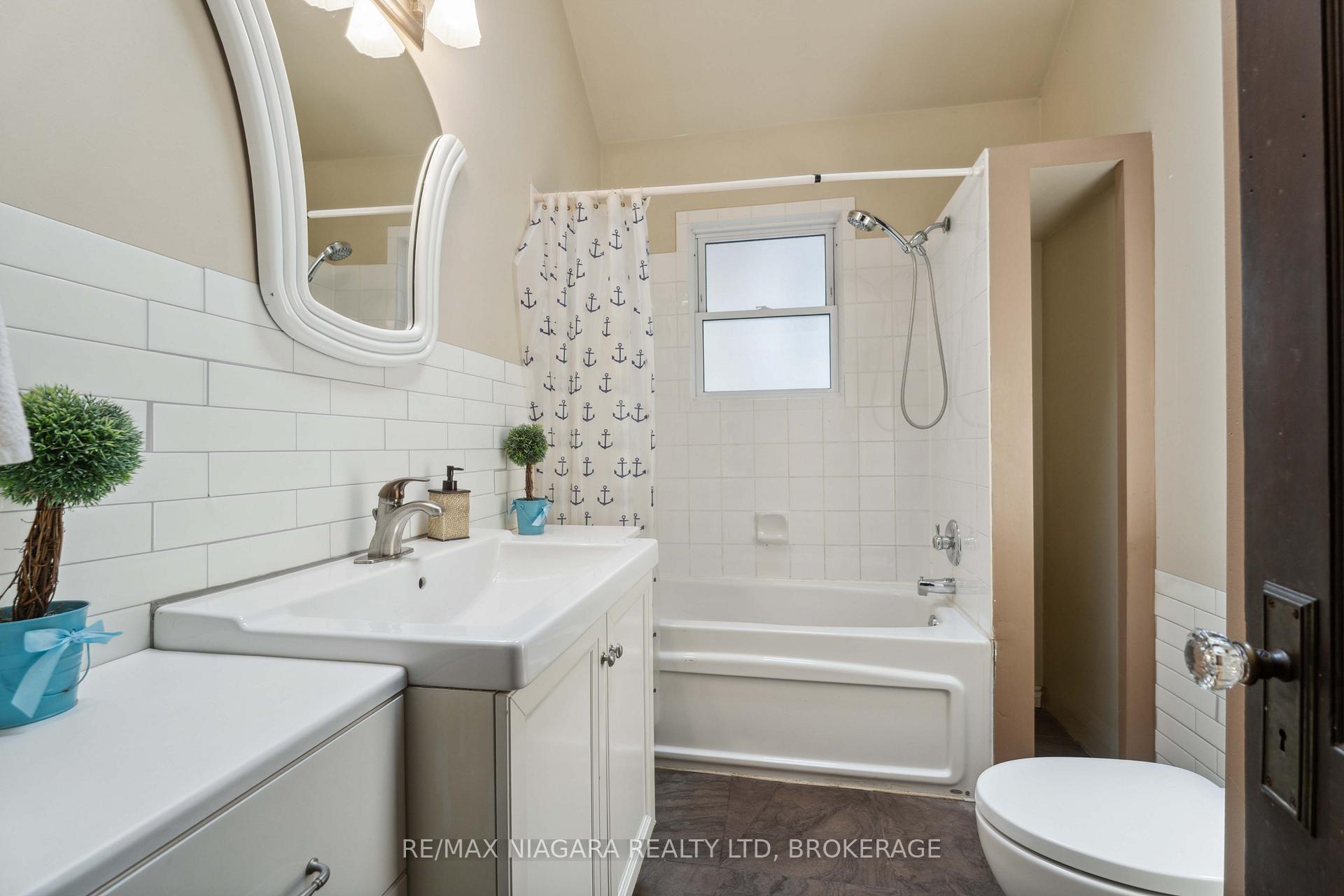 Photo 6 of 99 Vale Avenue, St. Catharines, Downtown — HOMEH