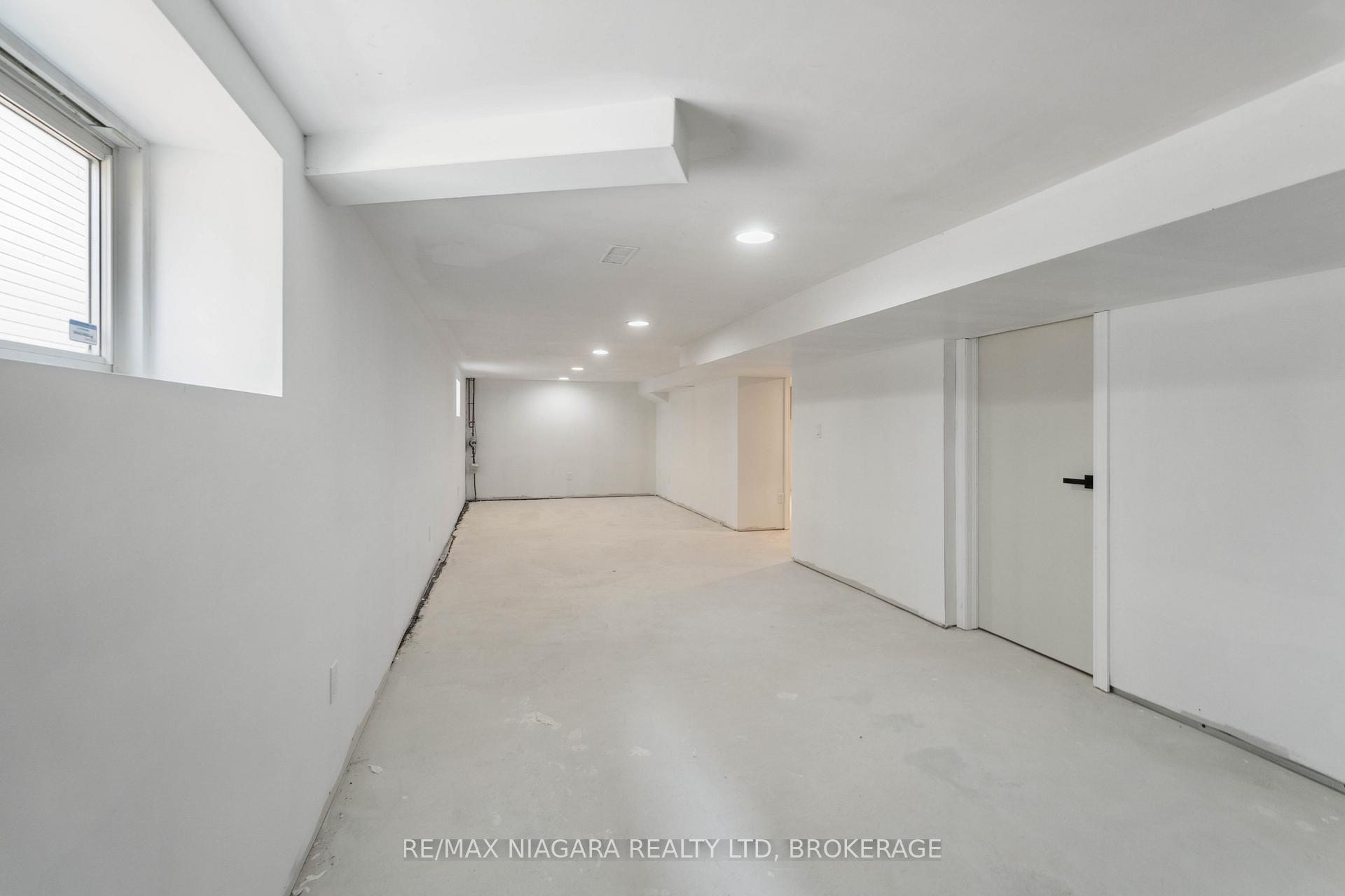 Photo 3 of 99 Vale Avenue, St. Catharines, Downtown — HOMEH