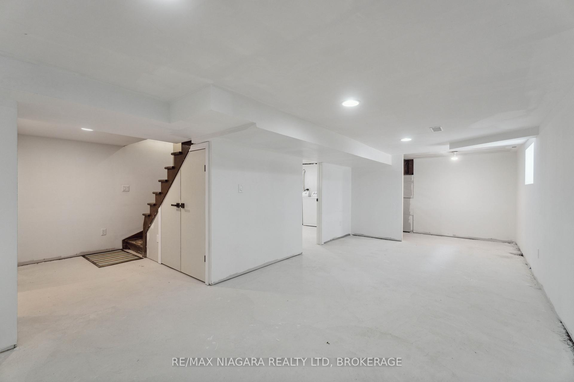 Photo 20 of 99 Vale Avenue, St. Catharines, Downtown — HOMEH