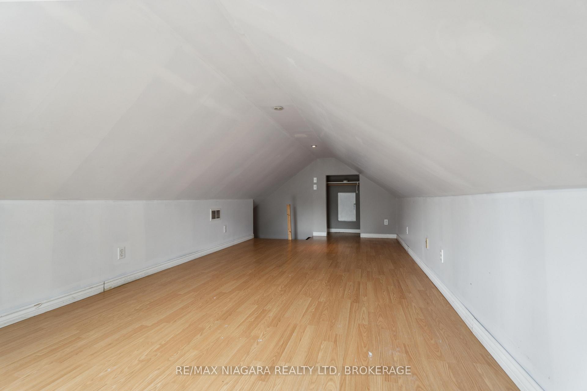 Photo 19 of 99 Vale Avenue, St. Catharines, Downtown — HOMEH