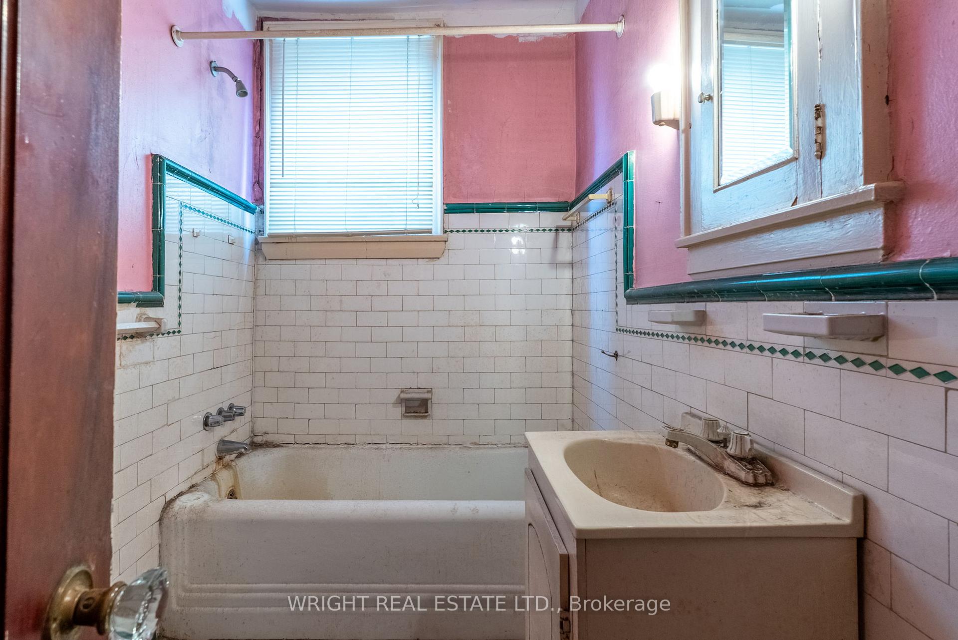 Photo 17 of 39 Nassau Street, Toronto, Kensington-Chinatown — HOMEH