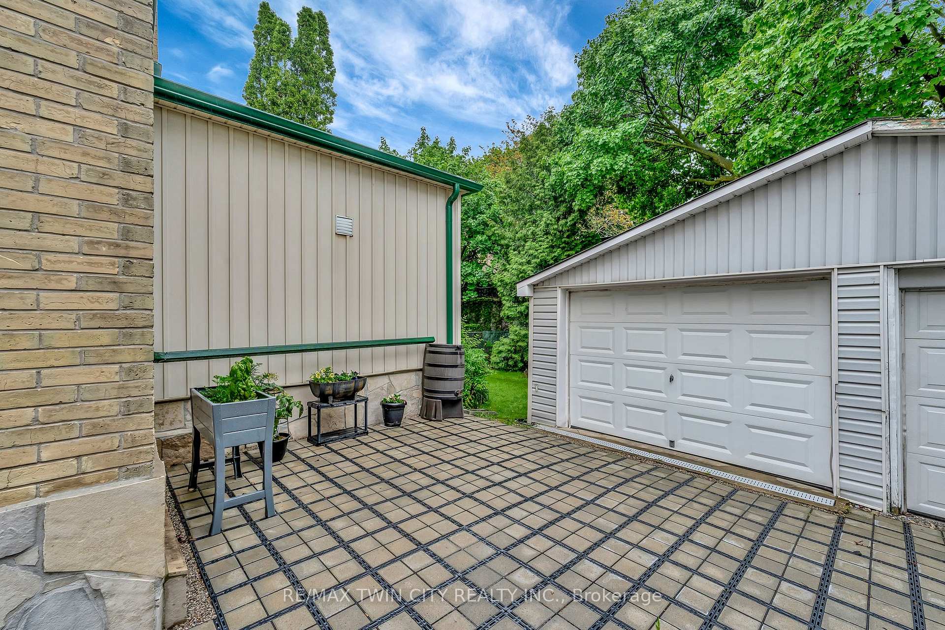Photo 35 of 69 Shanley Street, Kitchener — HOMEH
