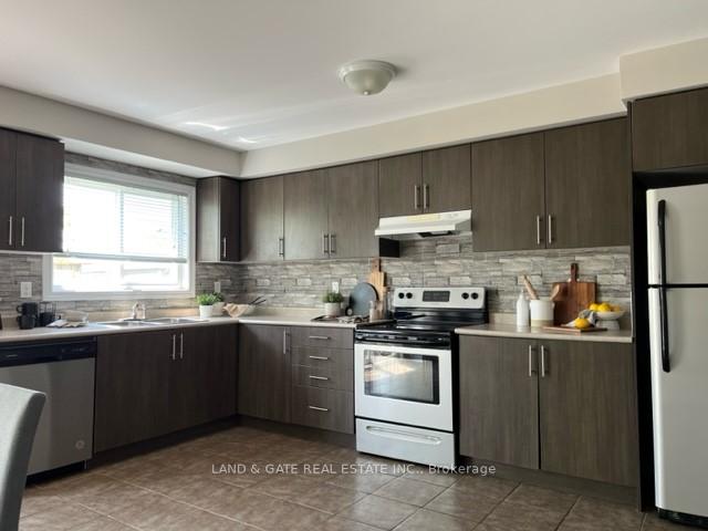 Photo 6 of 4 Katerson Lane, Clarington, Courtice — HOMEH