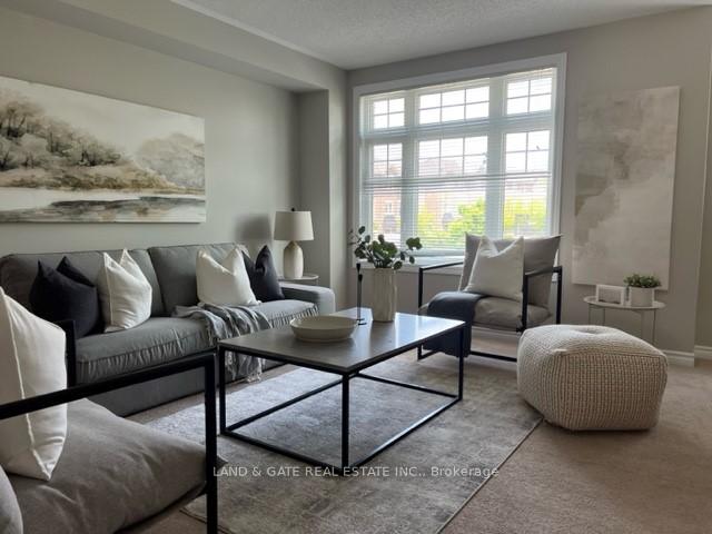 Photo 11 of 4 Katerson Lane, Clarington, Courtice — HOMEH